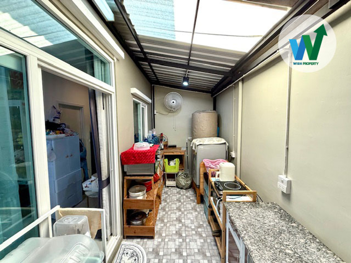 ขายทาวน์โฮมสมุทรปราการ สำโรง : ขายบ้านใกล้สนามบิน คิว ดิสทริค บางนา-กิ่งแก้ว 2 ที่จอดรถ สภาพใหม่ ต่อเติมพร้อมอยู่ ใกล้สระว่ายน้ำ ฟิตเนส มอเตอร์เวย์ 