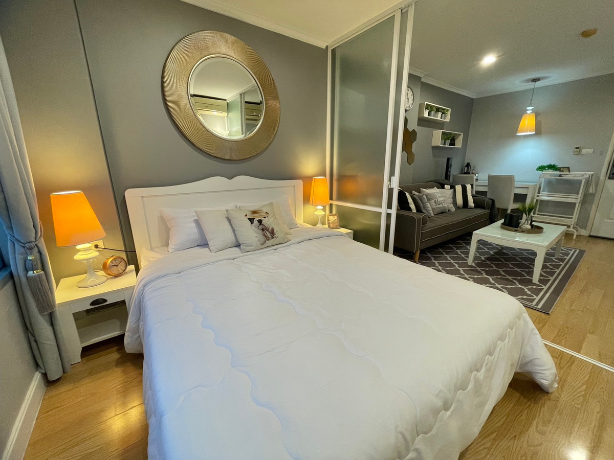 For RentCondoRamkhamhaeng, Hua Mak : Newly renovated condo for rent The room is beautifully decorated as described. Hurry and reserve before the university opens. Lumpini Vill Ramkamhang26 call 0896620022