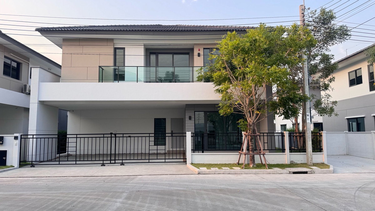 ขายบ้านลาดกระบัง สุวรรณภูมิ : หลุดโอน! บ้านเดี่ยว ติดมอเตอร์เวย์ ติดถนนใหญ่ ใกล้ Airport link ทำเลทอง 📍บ้านมือ1 จากโครงการโดยตรง โครงการเปิดใหม่
----ราคา 10,990,000----✅
4นอน 5น้ำ 3จอด (1ห้องแม่บ้าน+1ห้องน้ำ) 
ขนาดที่ดิน 50-60 ตรว. พื้นที่ใช้สอย 260 ตรม. 
*มีห้อง