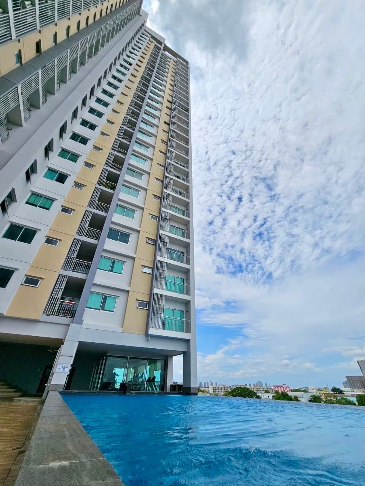 For RentCondoChaengwatana, Muangthong : For rent Supalai Vista Pak Kret Intersection   There is a washing machine. Swimming pool view