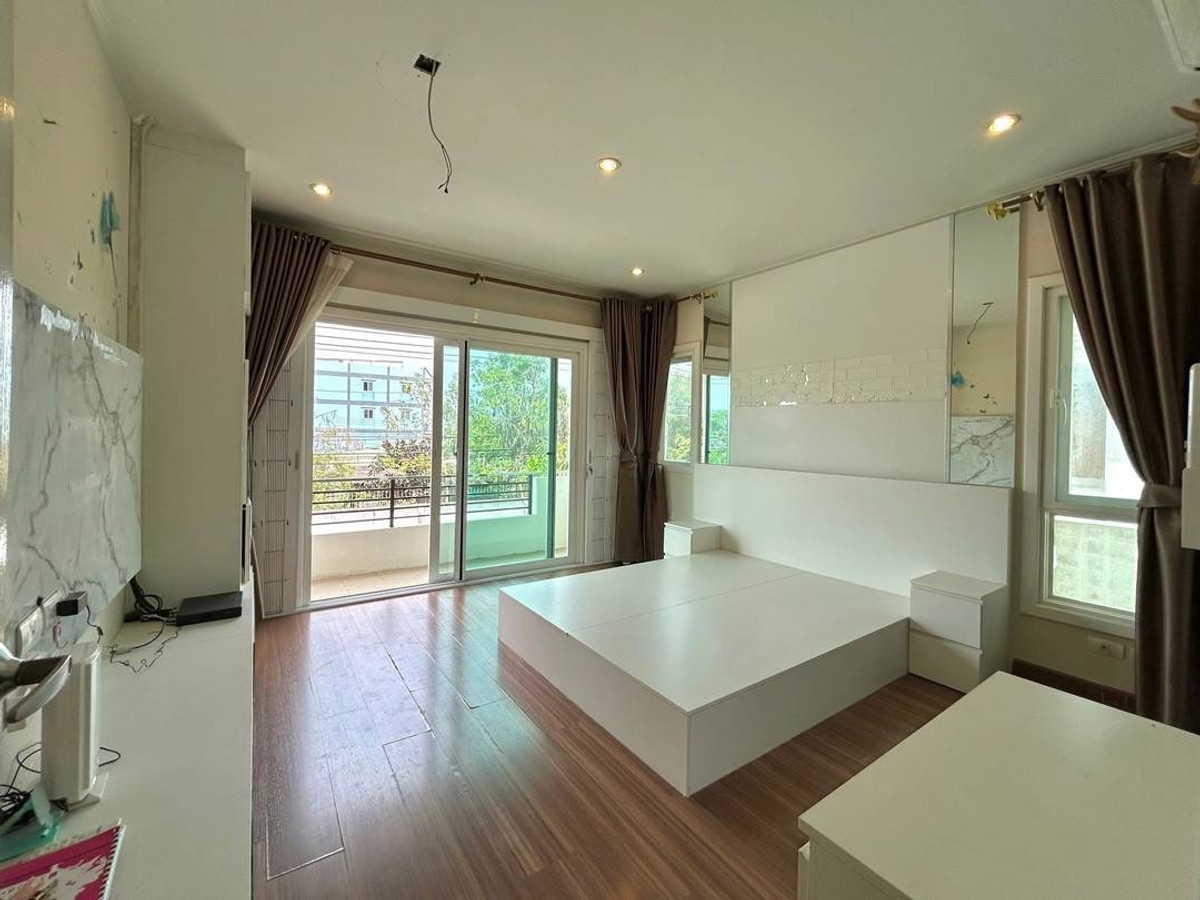 For SaleHousePathum Thani,Rangsit, Thammasat : Single house for sale, Bella Wongwaen - Lumlukka Klong 3, size 60 sq m, in front of the house does not collide with anyone, Bella Wongwaen - Lumlukka Klong 3