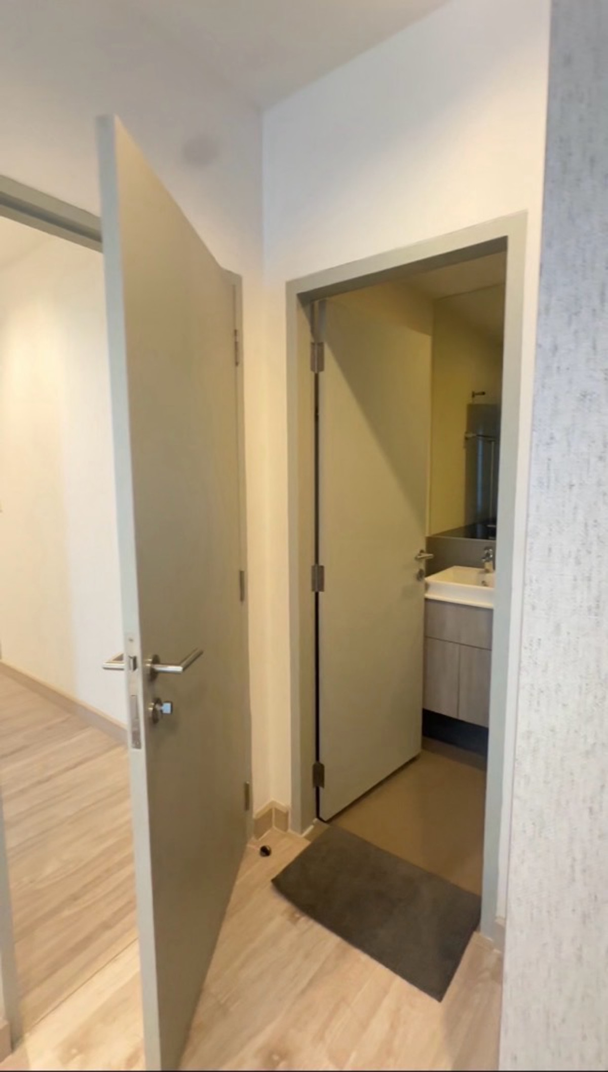 ให้เช่าคอนโดพระราม 9 เพชรบุรีตัดใหม่ RCA : ด่วน ‼️ Ideo mobi rama9 ‼️ห้องใหญ่ 57ตรม. 
2bed 2bath 28,000/เดือน พร้อมเข้าอยู่ 
เดินไป mrt rama9 ได้เลย ✨