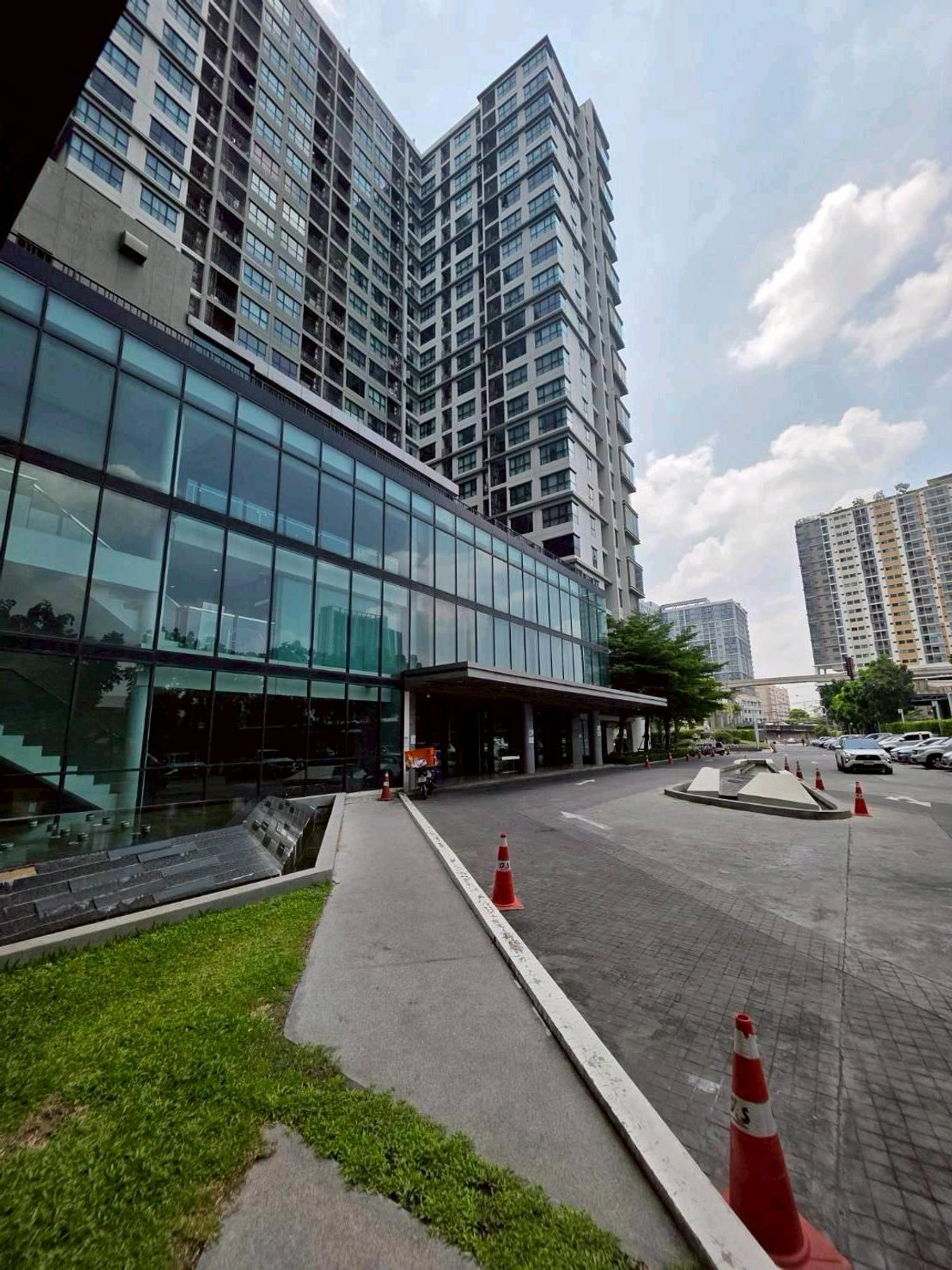 ขายคอนโดแจ้งวัฒนะ เมืองทอง : ขาย คอนโด เดอะเบส แจ้งวัฒนะ วิวสระ ห้องมุม 2 ห้องนอน 
ราคาลดพิเศษ  ใกล้รถไฟฟ้าเมืองทองธานี