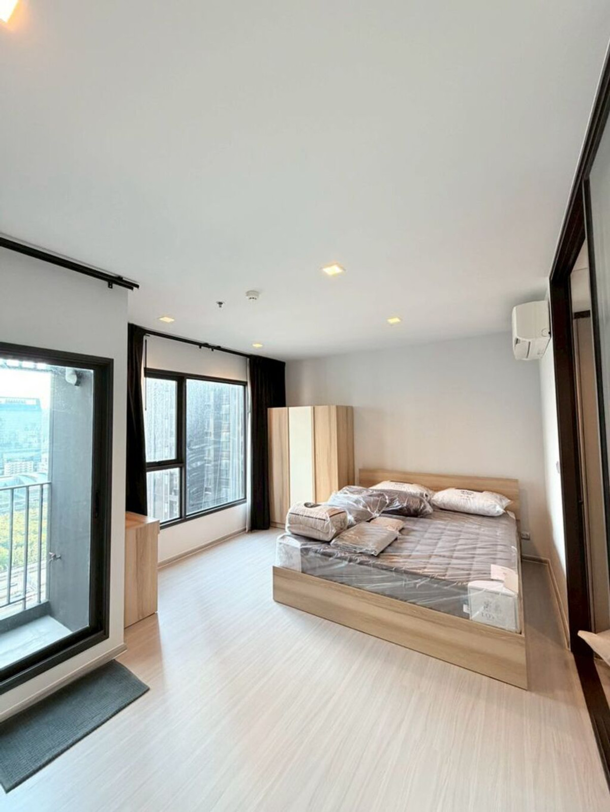 For RentCondoRama9, Petchburi, RCA : For Rent Life Asoke Rama9 Unit 207/795 (South)