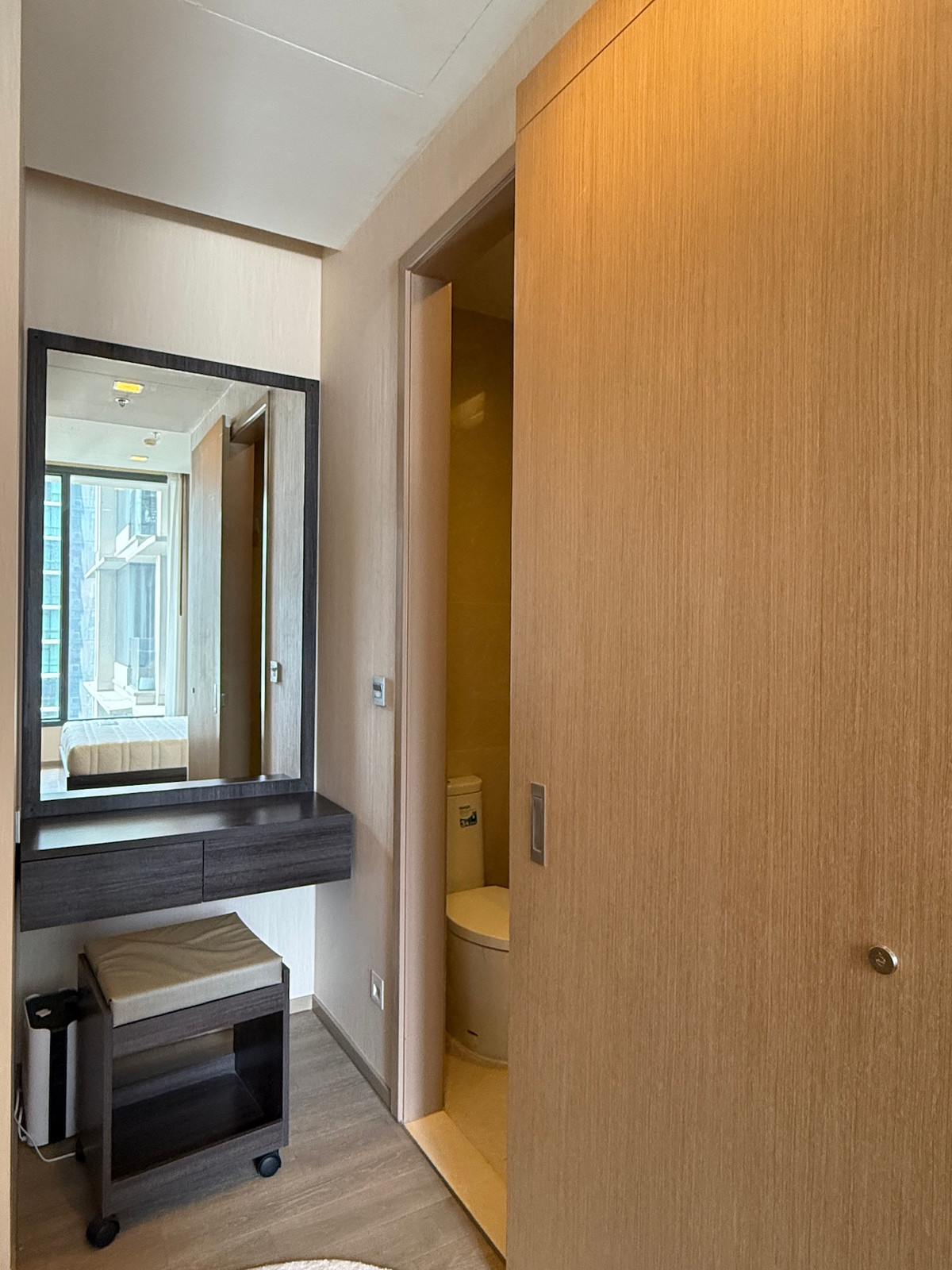 ให้เช่าคอนโดสุขุมวิท อโศก ทองหล่อ : คอนโด 1 ห้องนอนบรรยากาศอบอุ่น ชั้นสูง วิวเมือง ทำเลกรุงเทพฯ ใจกลางเมือง