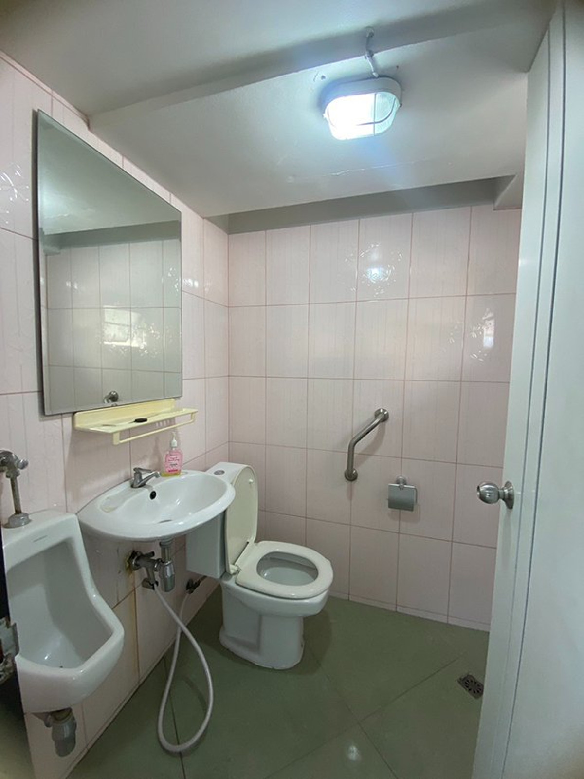 For RentOfficeVipawadee, Don Mueang, Lak Si : 🏬 Luxury Office Building for Rent 📐️Usable area 728 sqm. ✈️Close to Don Mueang International Airport 