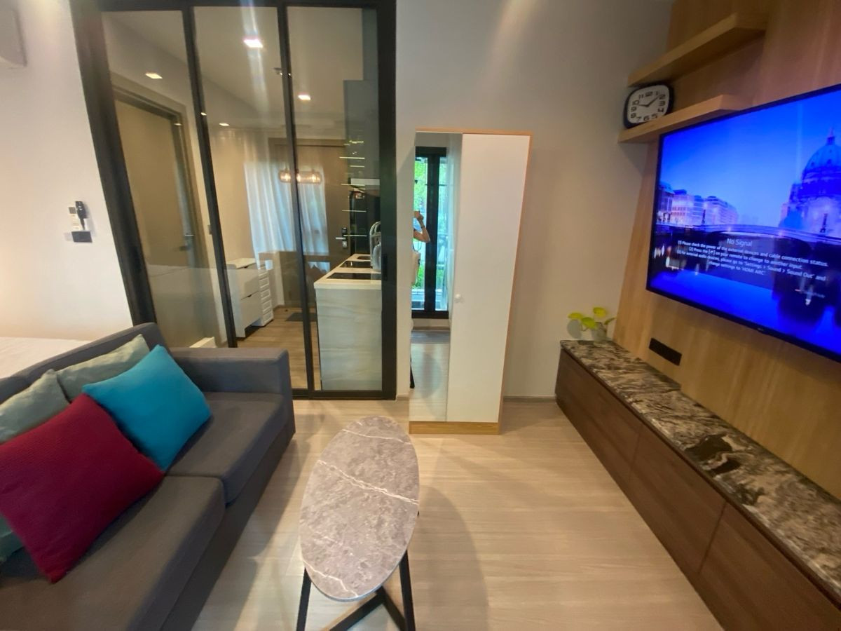 For RentCondoRama9, Petchburi, RCA : Condo, 7th floor, fully furnished, beautifully decorated, for rent, Rama 9-New Phetchaburi area, near MRT Rama 9, only 600 meters.