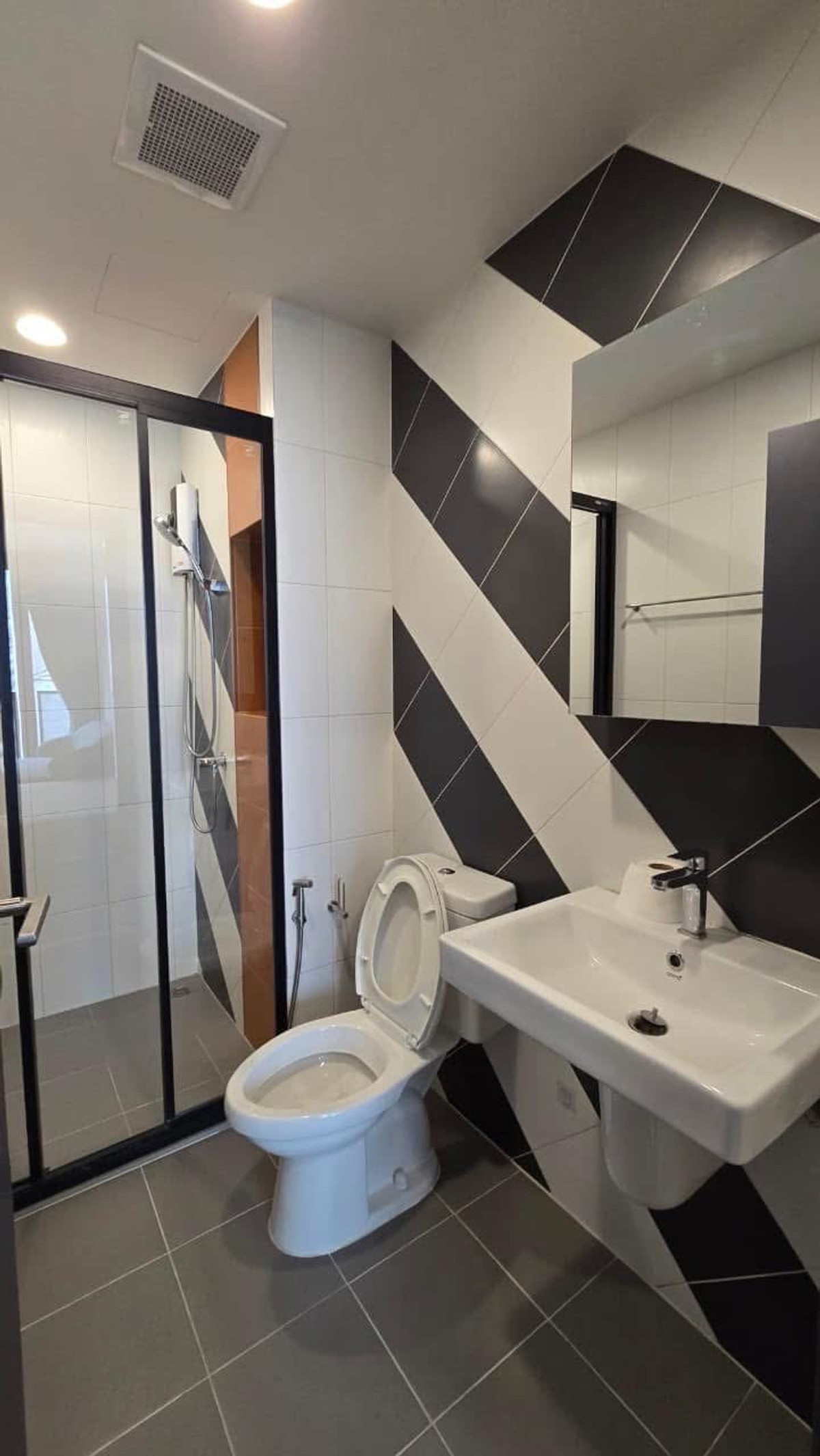 ให้เช่าคอนโดวิภาวดี ดอนเมือง หลักสี่ : E293 (รหัสเดิม S2798)🎉310369 ให้เช่าคอนโด THE BASE Saphanmai