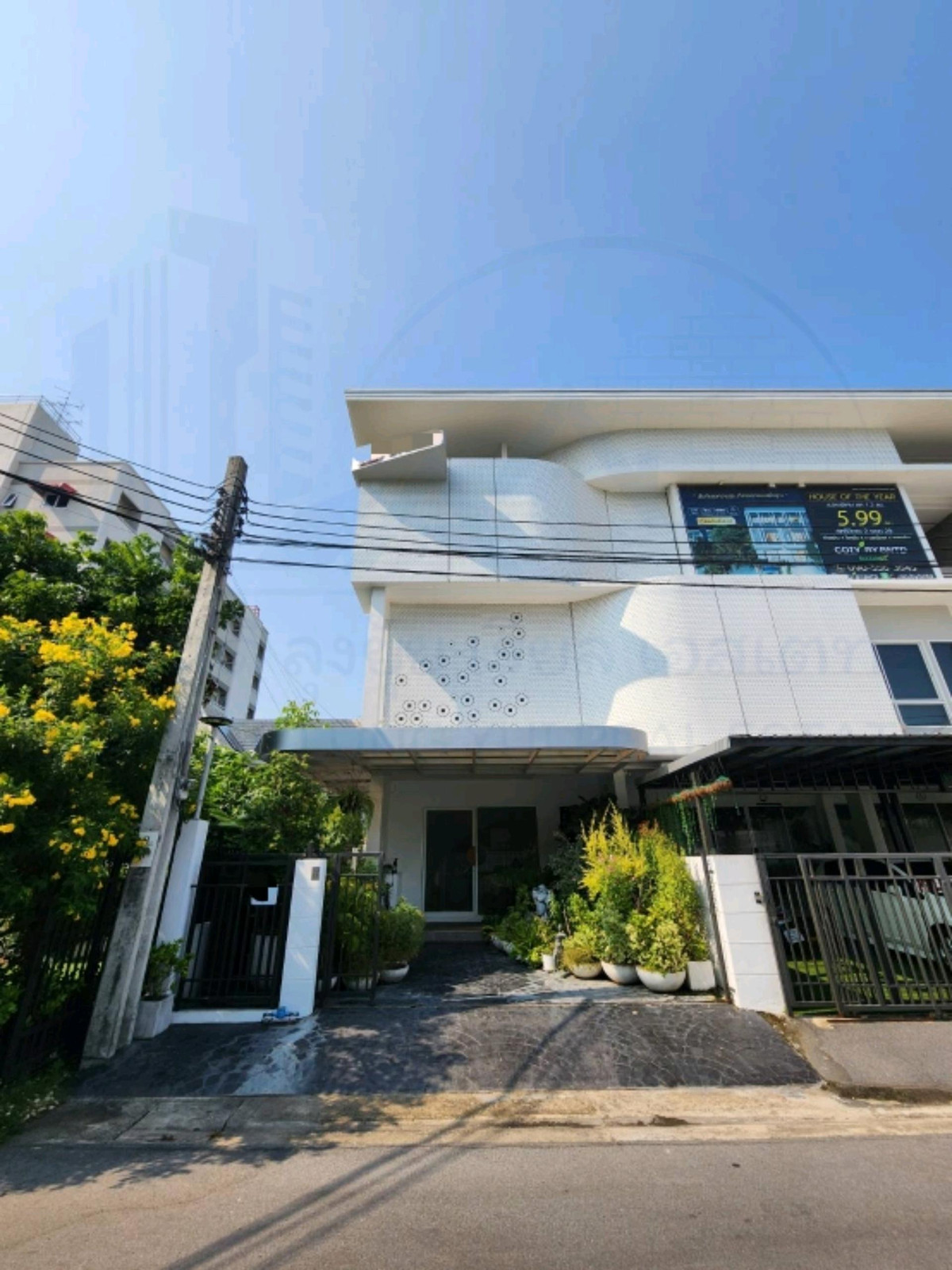 ให้เช่าทาวน์โฮมโชคชัย4 ลาดพร้าว71 : ให้เช่า Townhome Office ลาดพร้าว 73🌳☀️☀️ 拉普拉奥 73 号联排别墅办公室出租。