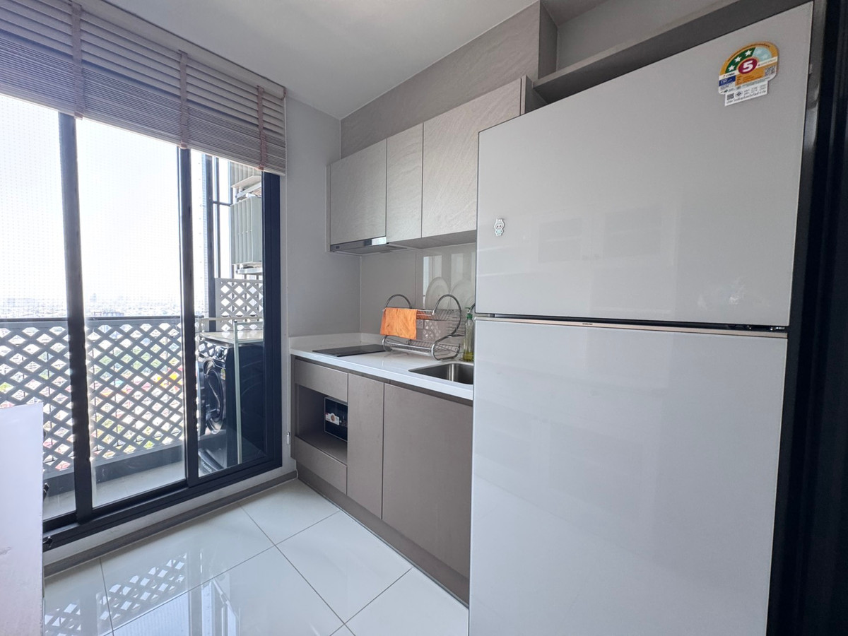 For RentCondoThaphra, Talat Phlu, Wutthakat : Life Sathorn Sierra, separate kitchen, separate bedroom, open view, cool breeze all day, near BTS Talat Phlu.