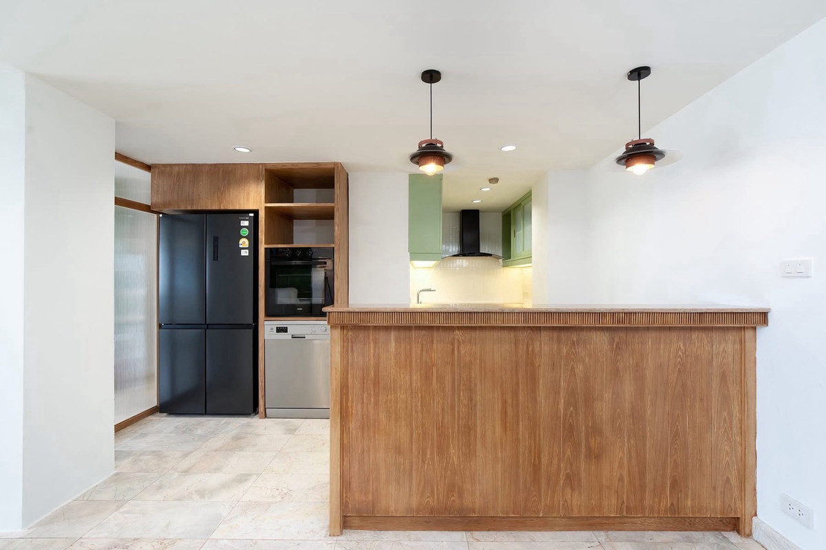 For RentCondoSukhumvit, Asoke, Thonglor : 3-Bedroom Condo for Rent Sukhumvit 15 Opposite NIST near BTS Asoke, Newly Renovated 150 sq.m. Family Unit