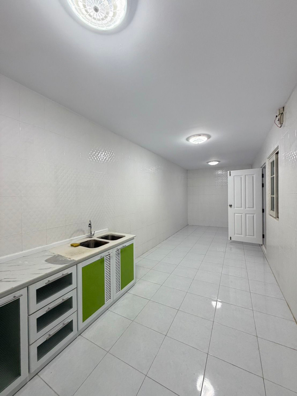 For RentTownhomeThaphra, Talat Phlu, Wutthakat : 3-story townhome, corner room, beautifully decorated, for rent in Phasi Charoen-Bang Wa area. Near BTS Bang Wa, only 1.8 km.