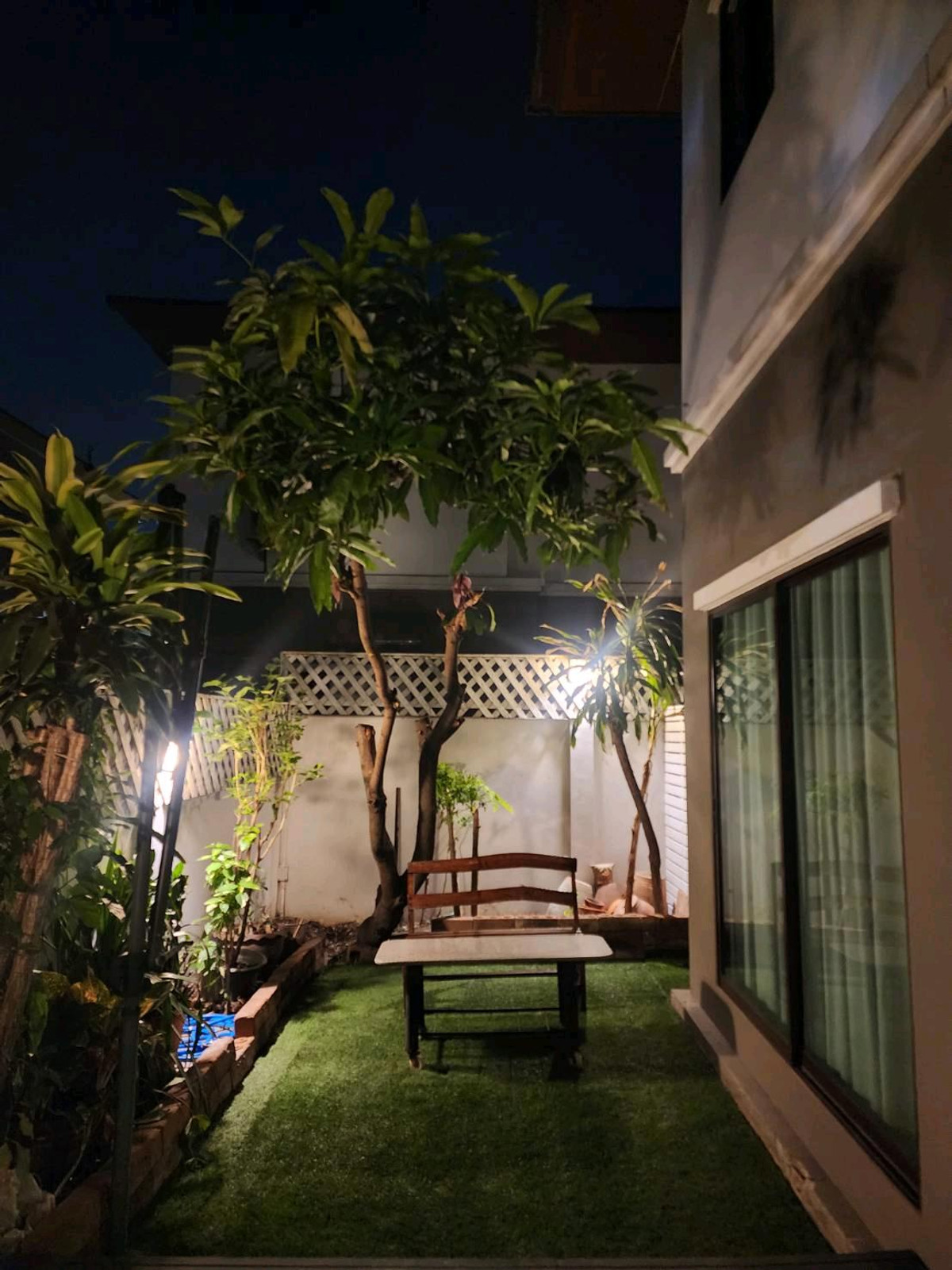 For RentPattanakan, Srinakarin : Twin house for rent 53,000 months.