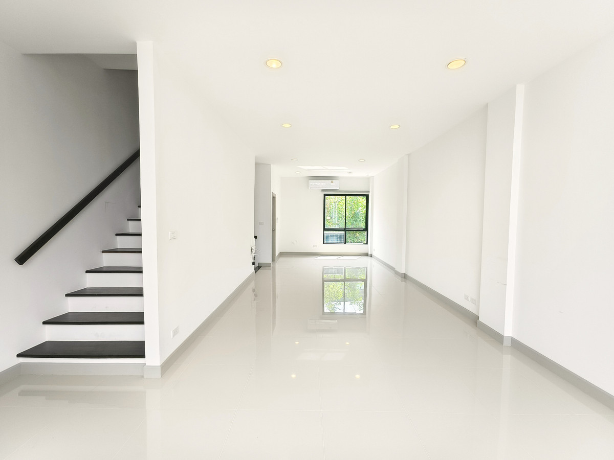 For SaleHome OfficeKaset Nawamin,Ladplakao : For sale: Premium Place Mix Ekamai-Ramintra 25.4 sq m. Luxurious home office, 4 floors, 2 large office rooms, 3 bedrooms, 4 bathrooms, next to Nuanchan Road, width 5.5 meters.