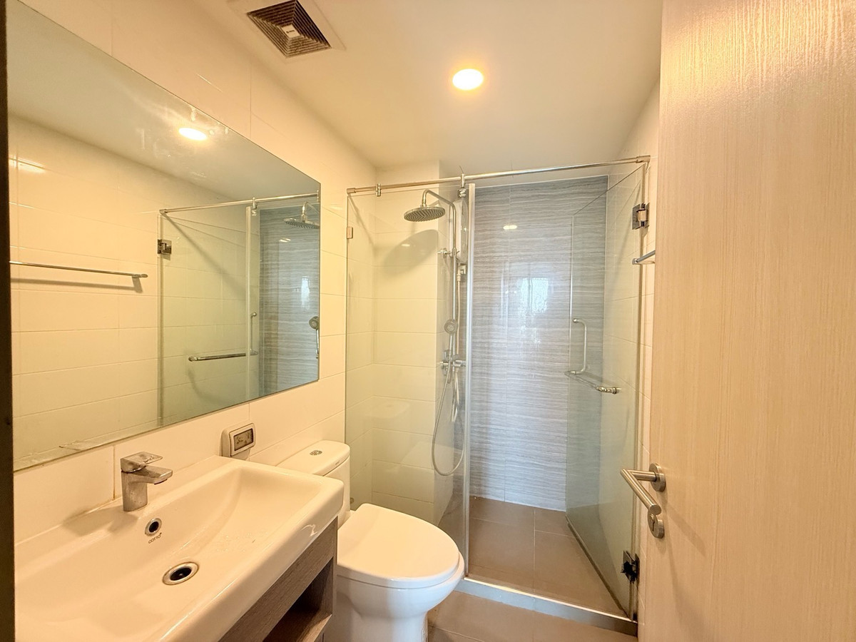 For RentCondoBangna, Bearing, Lasalle : knights bridge collage condo Sukumvit 107