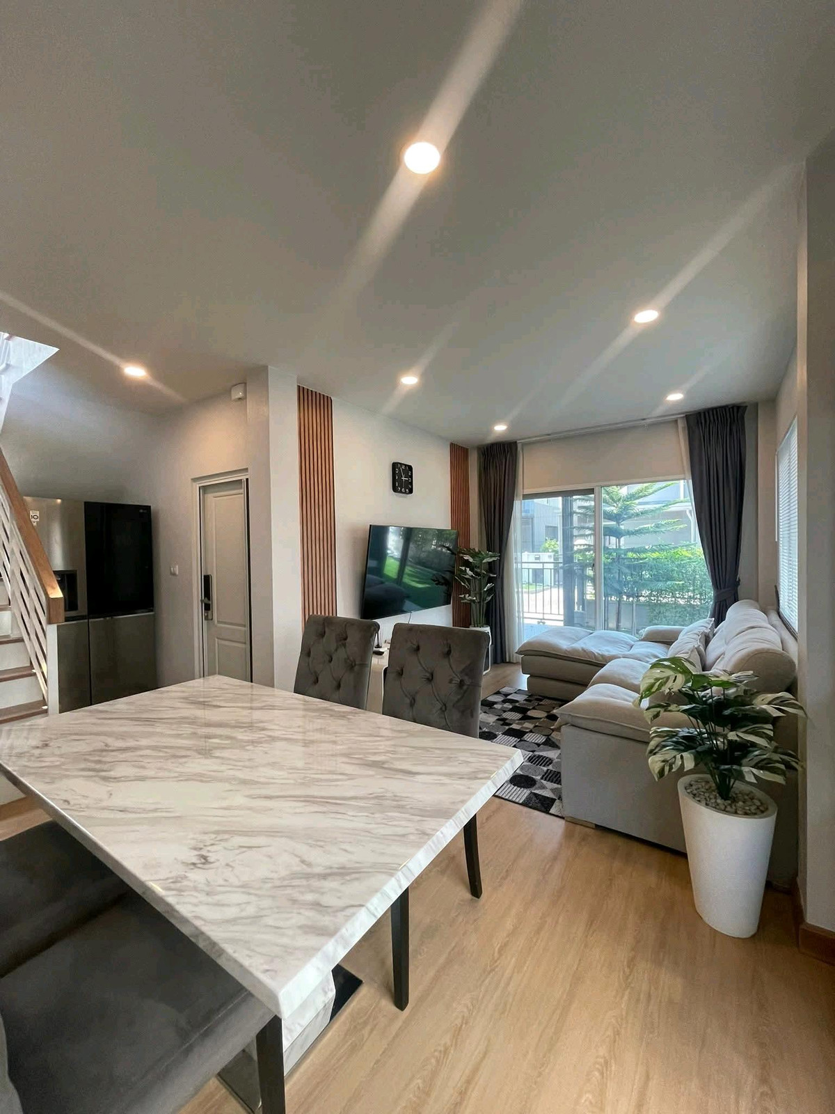 ให้เช่าบ้านปทุมธานี รังสิต ธรรมศาสตร์ : 🏡 "ให้เช่าบ้านเดี่ยว"
 หมู่บ้าน​เซ็นโทร พหล-วิภา2 ทำเลดีมาก ใกล้ ฟิวเจอร์ปาร์ค
🔥  เฟอร์นิเจอร์ครบพร้อมเข้าอยู่ได้เลย
