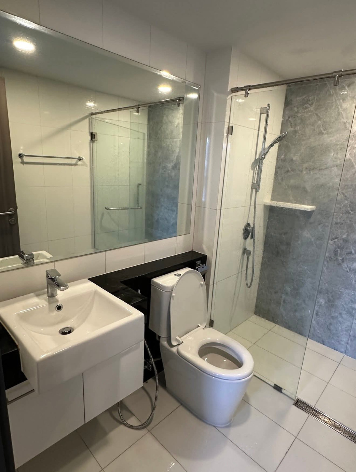 For RentCondoRama9, Petchburi, RCA : Condo for rent, Supalai Prime Rama9, beautiful corner room, fully furnished, ready to move in.