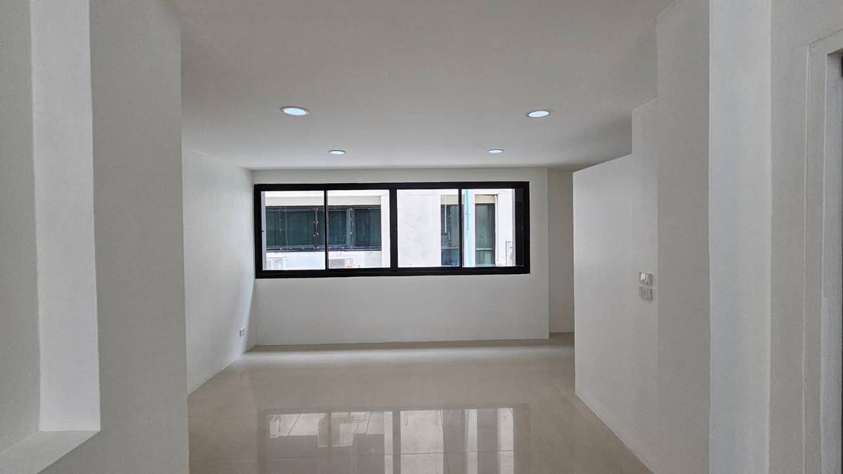 ขายทาวน์โฮมเลียบทางด่วนรามอินทรา : ทาวน์โฮม 3.5 ชั้น ทาวน์อินทาวน์ ใกล้โรงเรียนบดินทร์เดชา - โรงเรียนนานาชาติ เชื่อมต่อเส้นเลียบทางด่วนได้ทันที พร้อมเดินทางไปเอกมัย-ทองหล่อ 🚘