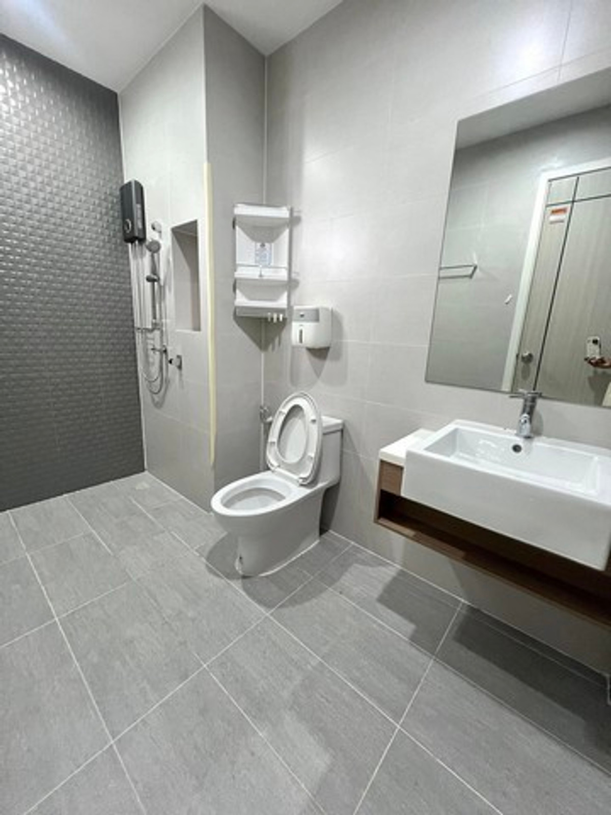 ให้เช่าทาวน์โฮมรัชดา ห้วยขวาง : HR3360ให้เช่าทาวน์โฮม 3 ชั้น หลังมุม | สิริเฮ้าส์ รัชดา 18 (SIRIHOUSE)  แต่งเฟอร์ฯ ใหม่ทั้งหลัง! พร้อมเข้าอยู่ทันที | ใจกลางรัชดา-ลาดพร้าว-เหม่งจ๋าย