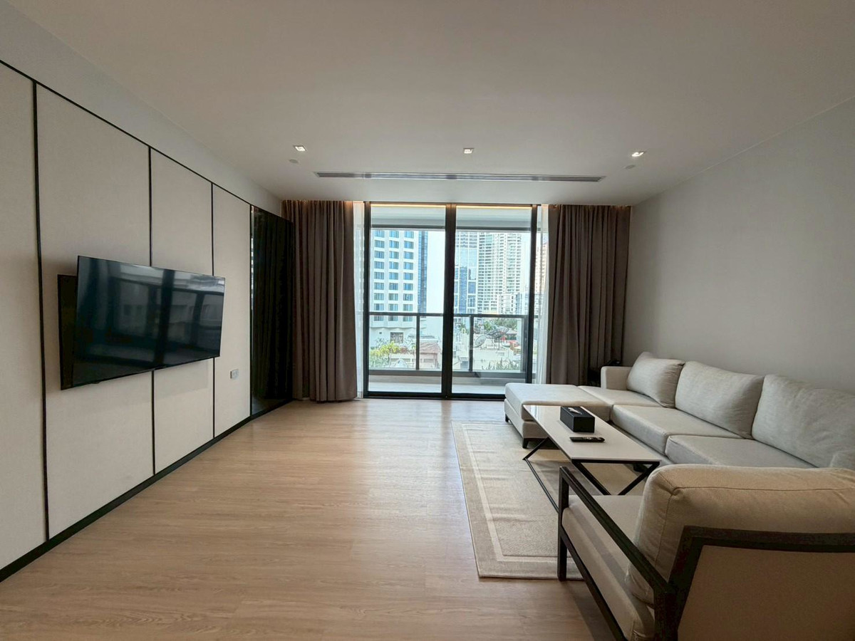 For RentSukhumvit, Asoke, Thonglor : GM Estate Executive Apartment Sukhumvit 20 – 3 Beds + Multi-Purpose Room, 200 sq.m. Please call: 062-496-6454