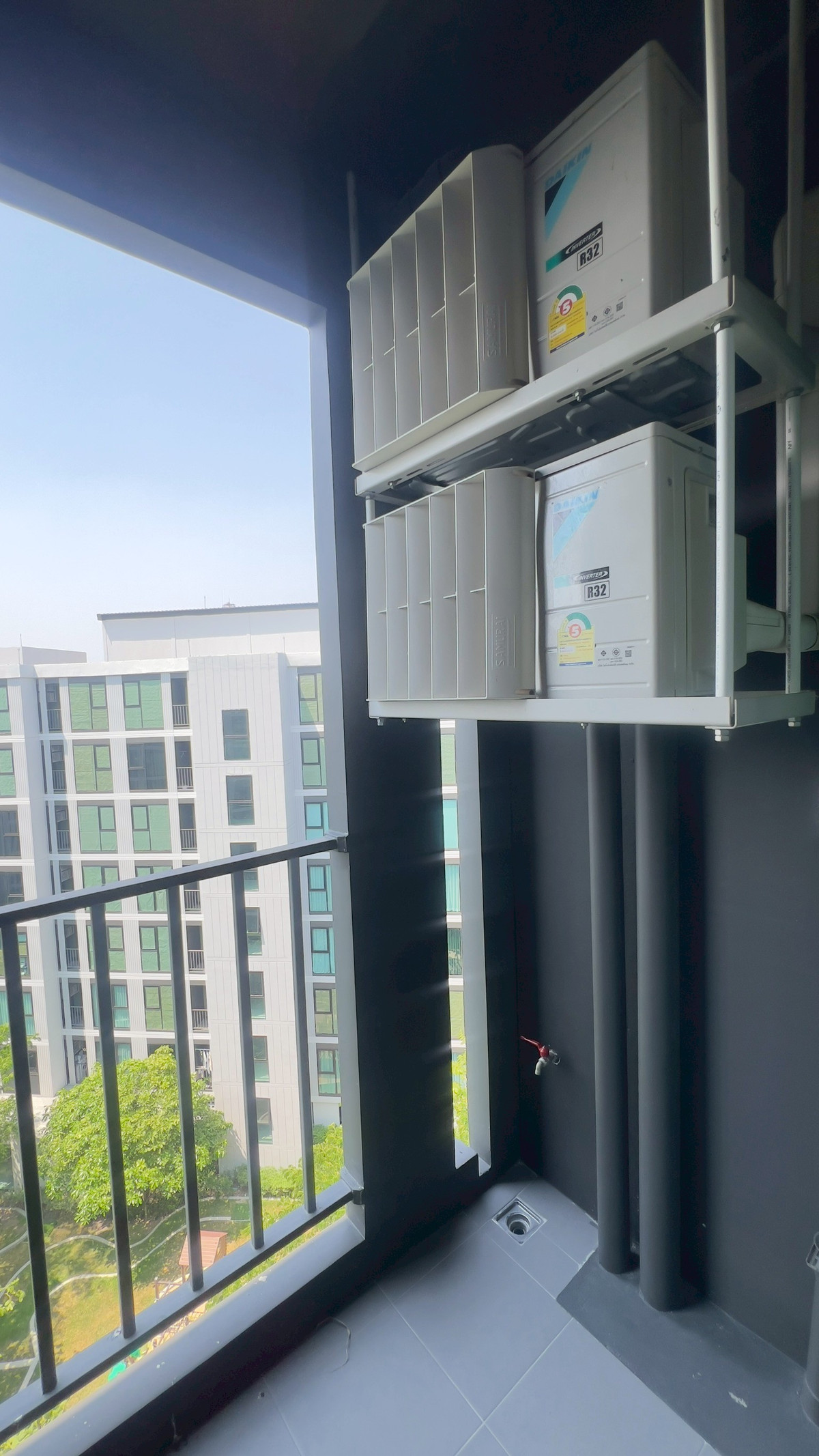 ขายคอนโดอ่อนนุช อุดมสุข : ขายห้อง Combine วิวสระ Olympic หนึ่งเดียวที่ Atmoz Oasis อ่อนนุช  ขนาดใหญ่ 55.52 ตารางเมตร 2 ห้องนอน 2 ห้องน้ำ พร้อมอยู่ ฟรีโอน