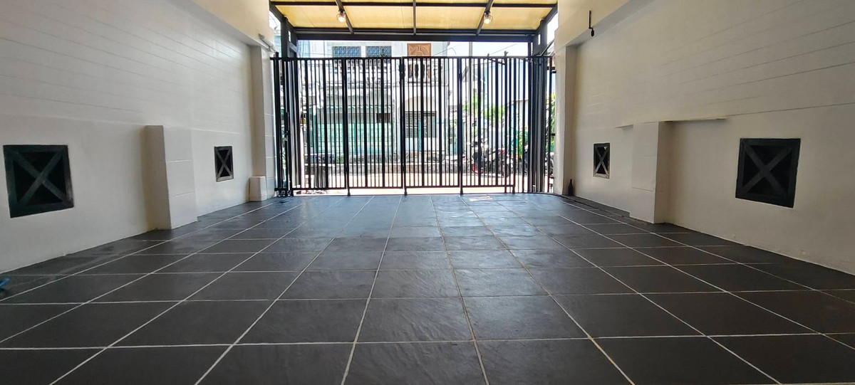 For SaleTownhomePattaya, Bangsaen, Chonburi : Chatkaew Group Village Phase 1 / 2 Bedrooms (FOR SALE) BEWN141