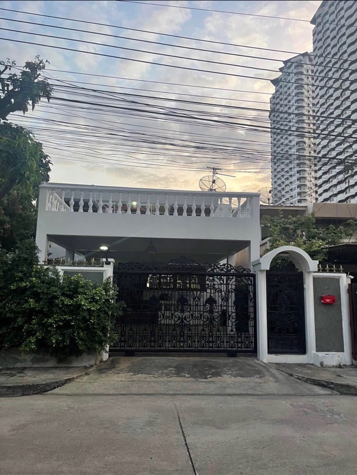 ขายบ้านพัฒนาการ ศรีนครินทร์ : ขายบ้านเดี่ยว พัฒนาการ 53 ใกล้แอร์พอร์ตลิงก์หัวหมาก 5 ห้องนอน ขนาด 90 ตร.ว ฟังก์ชันครบ เหมาะอยู่อาศัยจริงในทำเลศักยภาพ