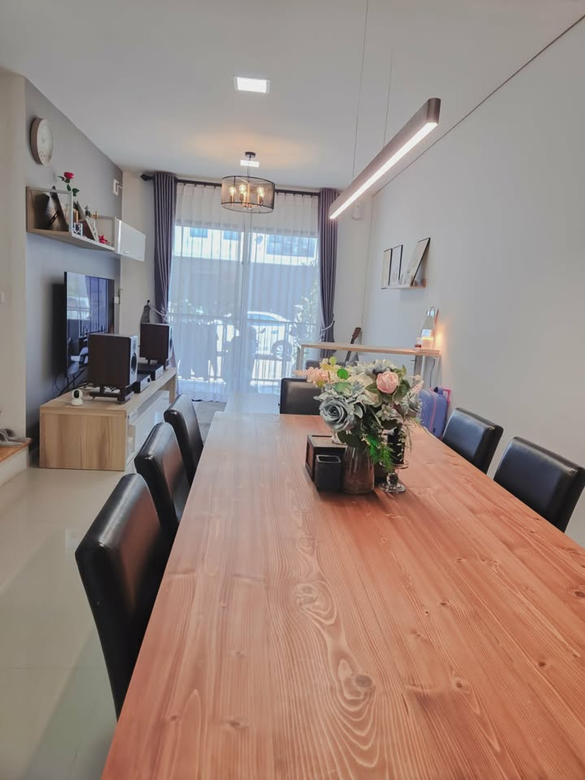 ขายทาวน์โฮมขอนแก่น : ทาวน์โฮม 2 ชั้น พฤกษา แอร์พอร์ต แต่งสวย ใกล้สนามบินขอนแก่น เฟอร์ครบ หิ้วกระเป๋าเข้าอยู่ได้เลย