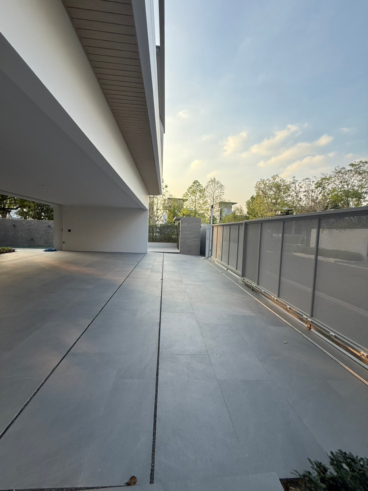 For SaleHousePattanakan, Srinakarin : House for sale VIVE New Krungthepkreetha has a private pool, private elevator, parking for 4 cars+