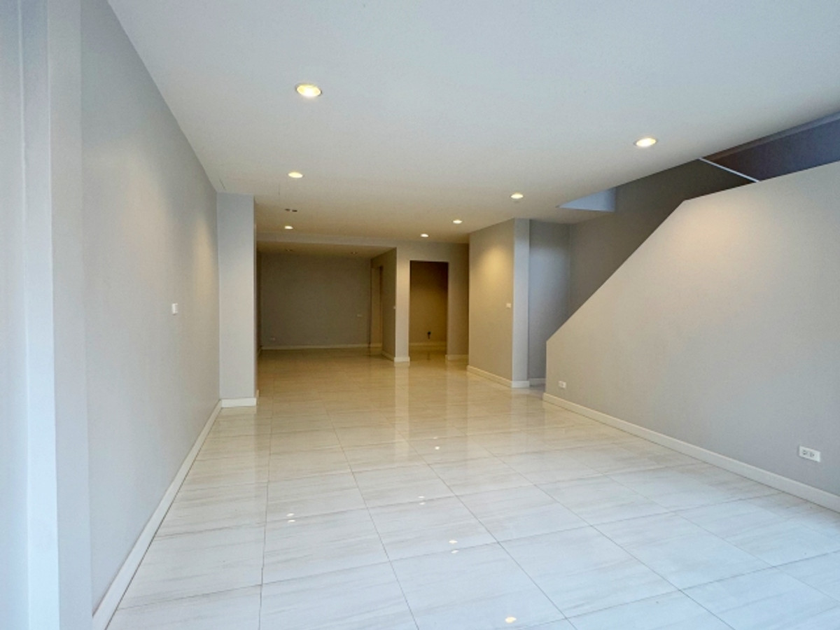 ขายทาวน์โฮมโชคชัย4 ลาดพร้าว71 : ขาย ทาวน์โฮม 3 ชั้น นาคนิวาส เกษมสันต์ 1 ลาดพร้าว สังคมสงเคราะห์ 25 ตร.วา ทำเลดี