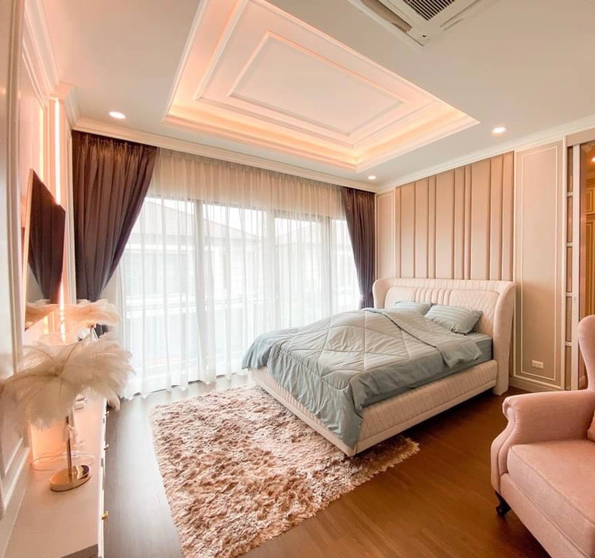 For RentHouseBangna, Bearing, Lasalle : For rent  Detached house 4 bed rooms at The City Bangna km 7 + maid quater Pet friendly 