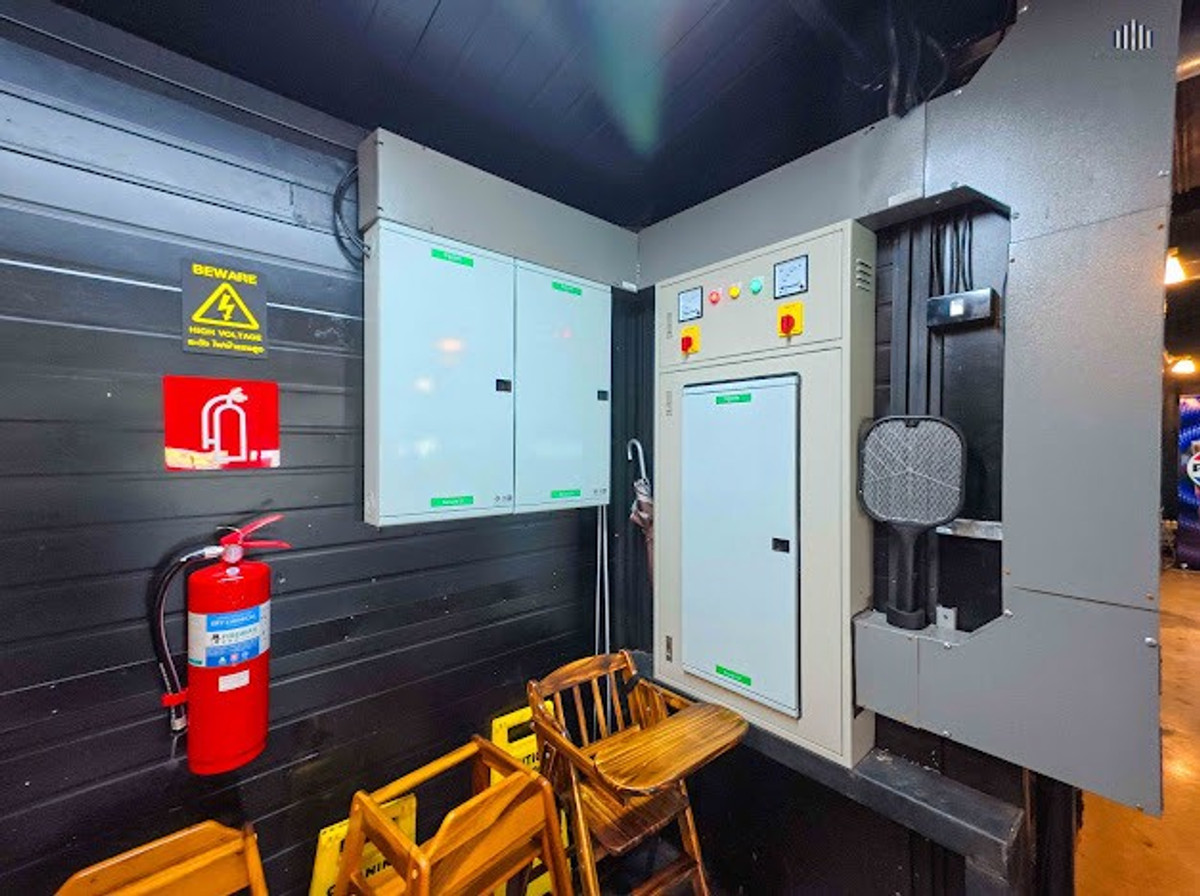 ขายร้านค้า/ตลาดนัดปิ่นเกล้า จรัญสนิทวงศ์ : พร้อมรับฟังทุกข้อเสนอ!!! สามารถดำเนินกิจการต่อได้ทันที ขายสิ่งปลูกสร้างพร้อมร้านอาหาร(ปิ้งย่าง) 503 ตารางเมตร ต้นซอยจรัญสนิทวงศ์ 32 พร้อมสัญญาเช่าระยะยาว 18 ปี บนที่ดิน 256 ตารางวา ราคาพิเศษ!!