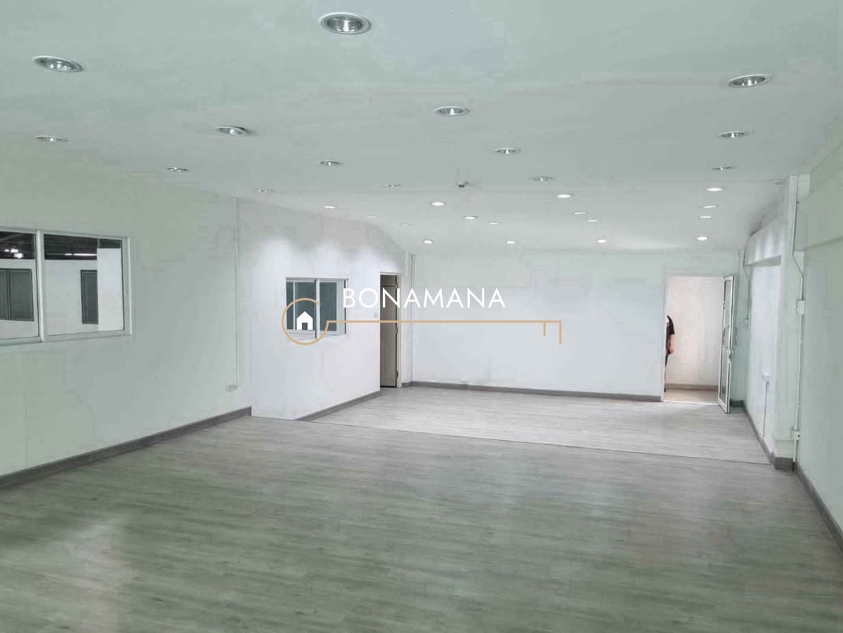 For RentWarehouseRama9, Petchburi, RCA : Office, warehouse for rent, Ramkhamhaeng, Khlong Tan