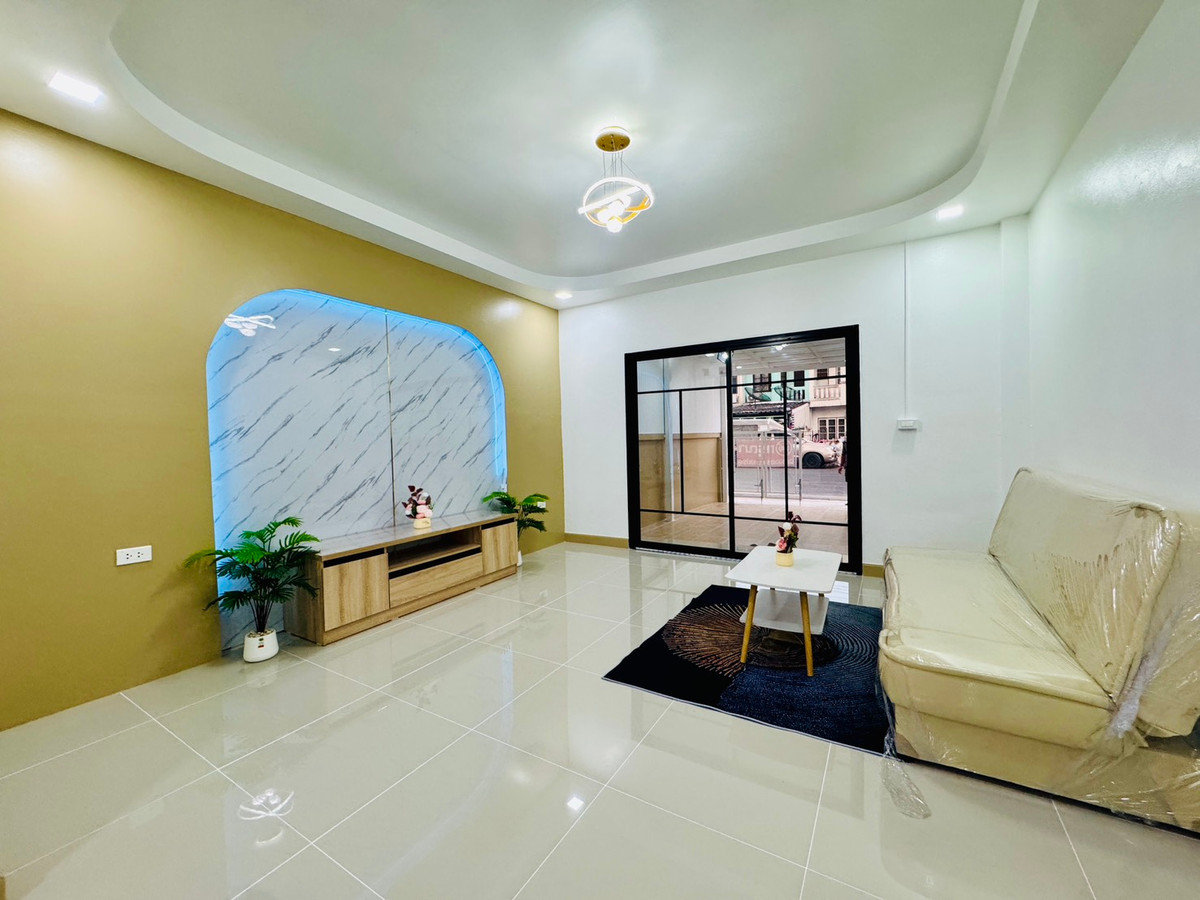 ขายทาวน์โฮมนนทบุรี บางใหญ่ บางบัวทอง : ขายทาวน์เฮ้าส์ร่มเงาไม้ วัดลาดปลาดุก หลังมุมติดถนนเมน 16 ตร.ว. ค้าขายได้ ฟรีโอน