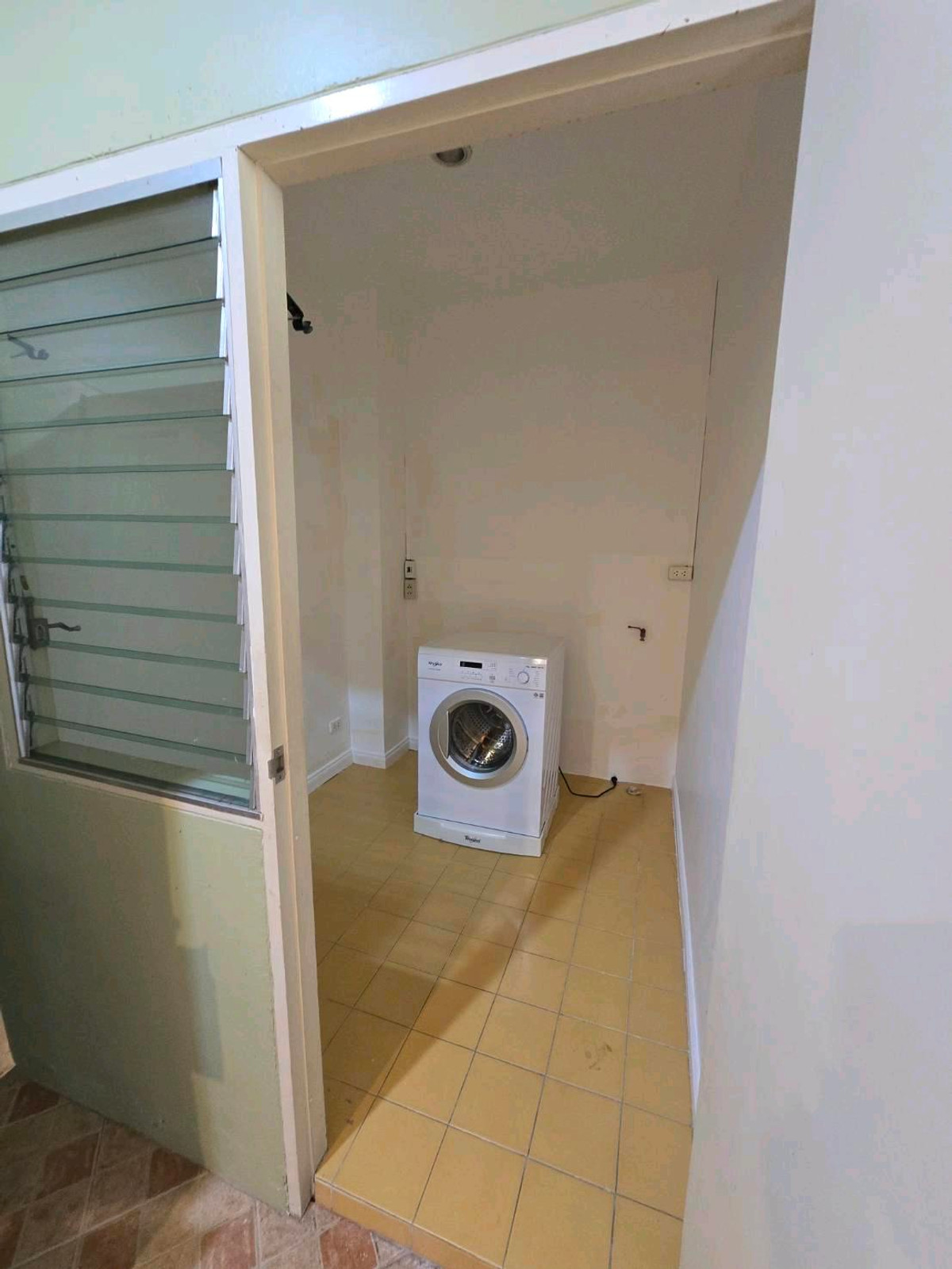 For SaleTownhomeLadprao101, Happy Land, The Mall Bang Kapi : Townhome - Saran Phruek Ladprao 130, 1 BR Available for Sale, Corner Unit, Near MRT Yellow Line : Lat Phrao 101