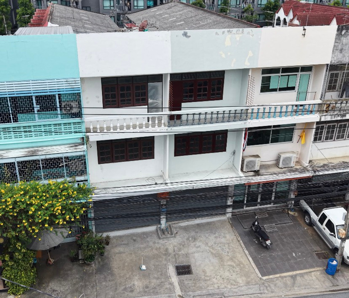 ขายทาวน์โฮมบางนา แบริ่ง ลาซาล : 🏠 โอกาสทอง! ทาวน์เฮาส์ 3 ชั้น ลาซาล 32 ติดถนนหลัก ราคานี้หาไม่ได้อีกแล้ว! | ซื้อเดี่ยวหรือซื้อคู่ได้!