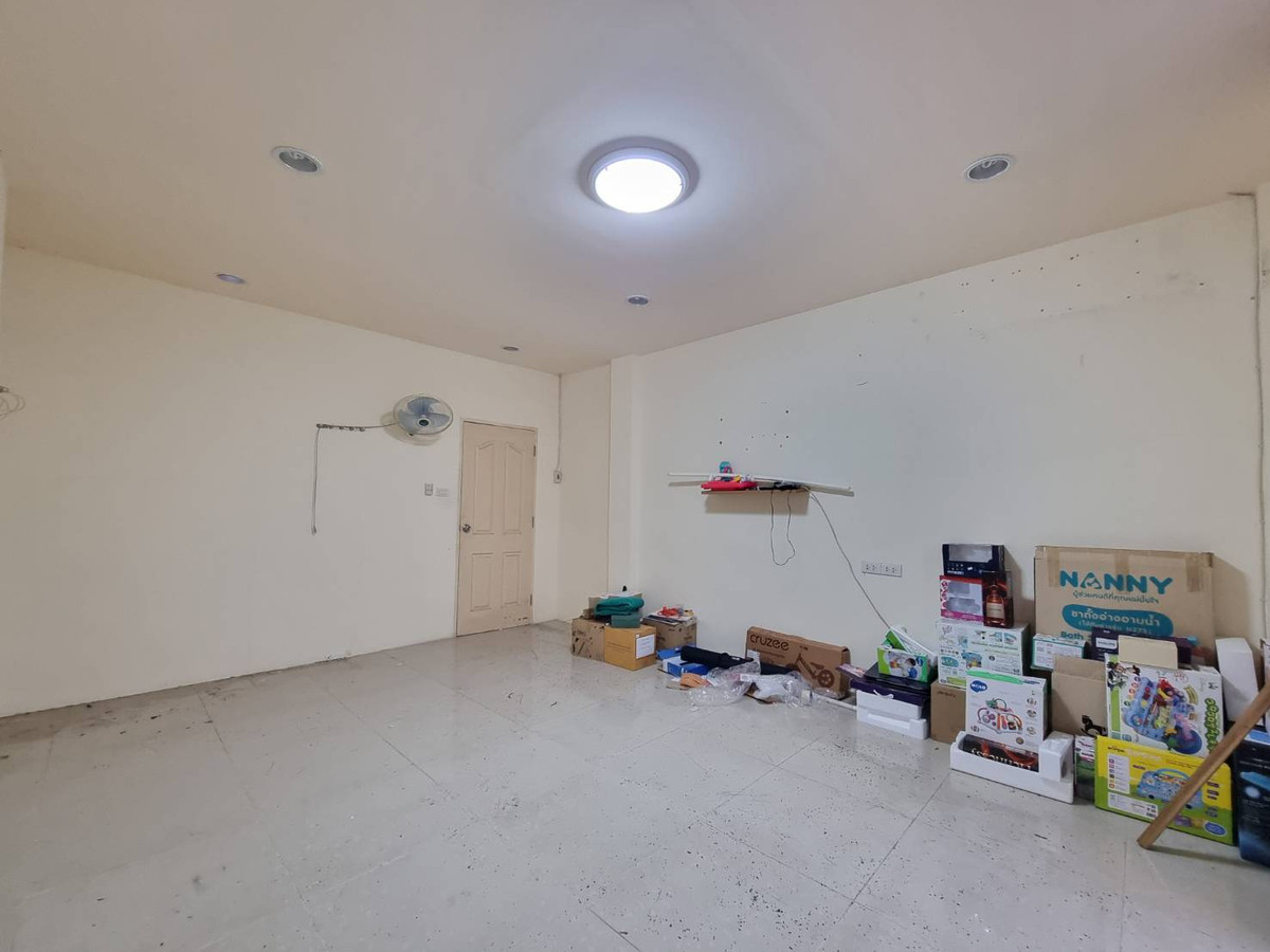 ขายอาคารพาณิชย์นนทบุรี บางใหญ่ บางบัวทอง : อาคารพาณิชย์ ซอยวัดลาดปลาดุก / 4 ห้องนอน (ขาย), Commercial Building Soi Wat Lat Pla Duk / 4 Bedrooms (FOR SALE) AOM097