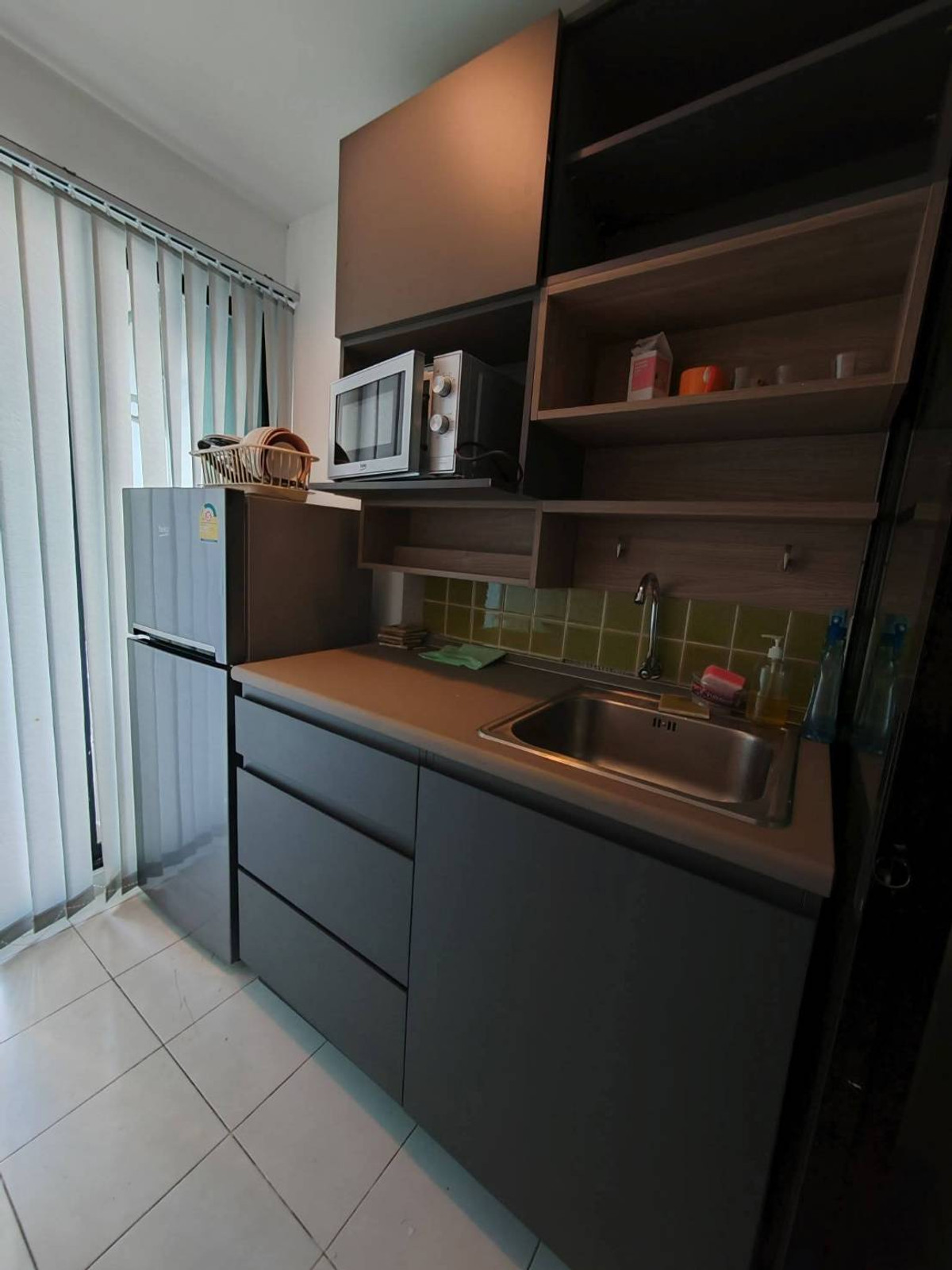 ขายคอนโดวิภาวดี ดอนเมือง หลักสี่ : ขาย คอนโดรีเจ้นท์โฮม 18 แจ้งวัฒนะ(Regent Home 18) ห้อวสวยมาก  ติดรถไฟฟ้า สองสาย ตึก E ชั้น3 ราคา 1.67 ล้านบาท