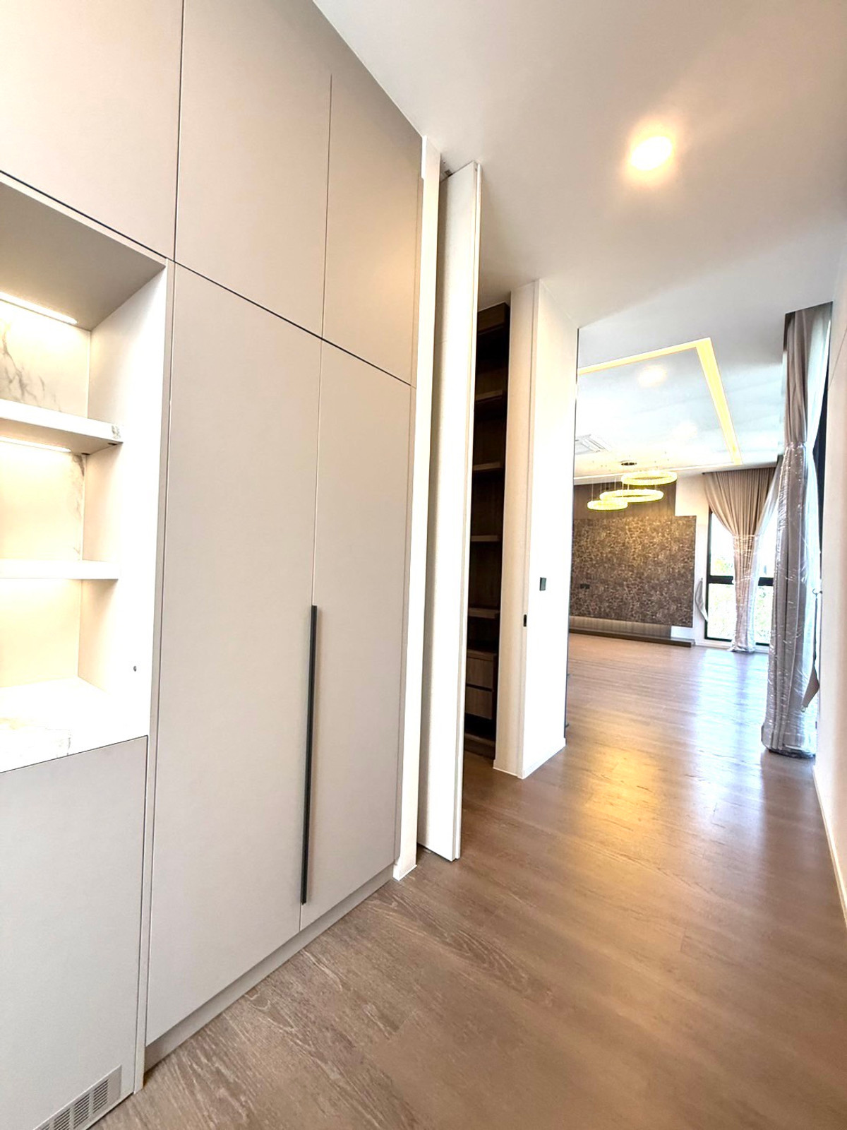 For SaleHousePattanakan, Srinakarin : House for sale VIVE New Krungthepkreetha has a private pool, private elevator, parking for 4 cars+