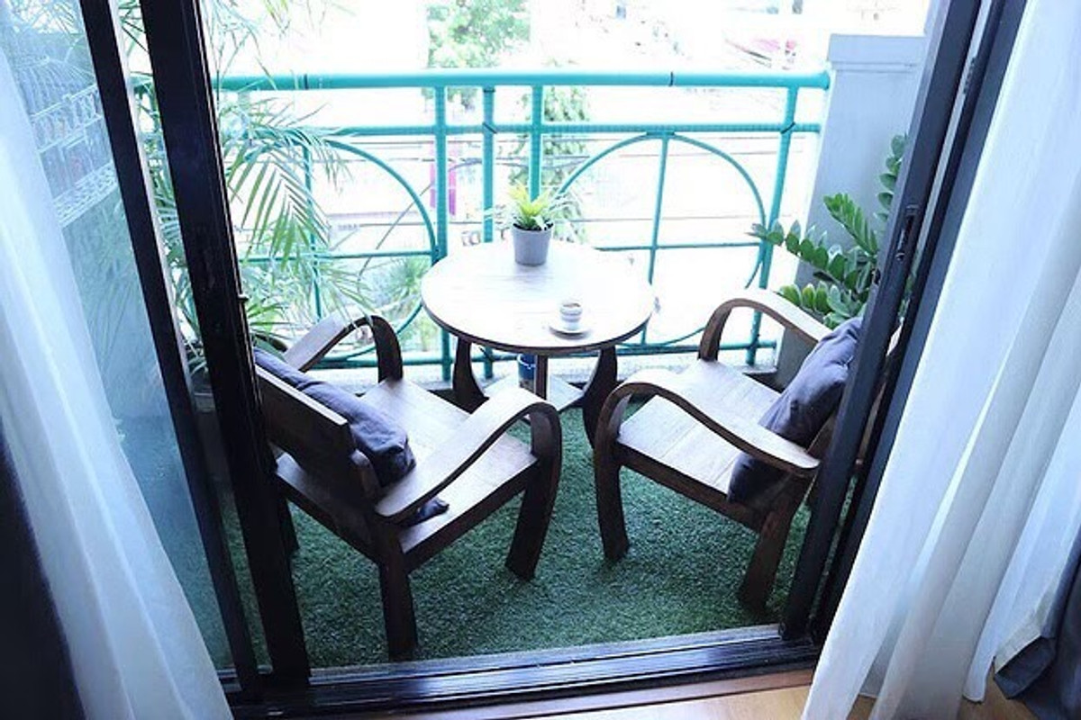 For RentCondoSukhumvit, Asoke, Thonglor : Urgently available room for rent: Young Place, Soi Prasarnmit (Sukhumvit 23). If interested in negotiating the price, add Line @condo168 (with @ in front as well)