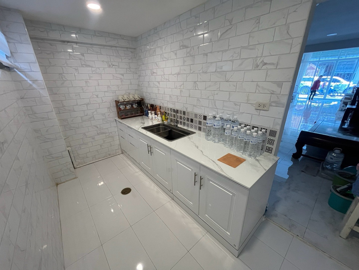 ให้เช่าร้านค้า/ตลาดนัดอารีย์ อนุสาวรีย์ : ให้เช่า พื้นที่ธุรกิจ ชั้น 1+ชั้นลอย @ อารีย์ พญาไท ใกล้ รถไฟฟ้า BTS 270 เมตร