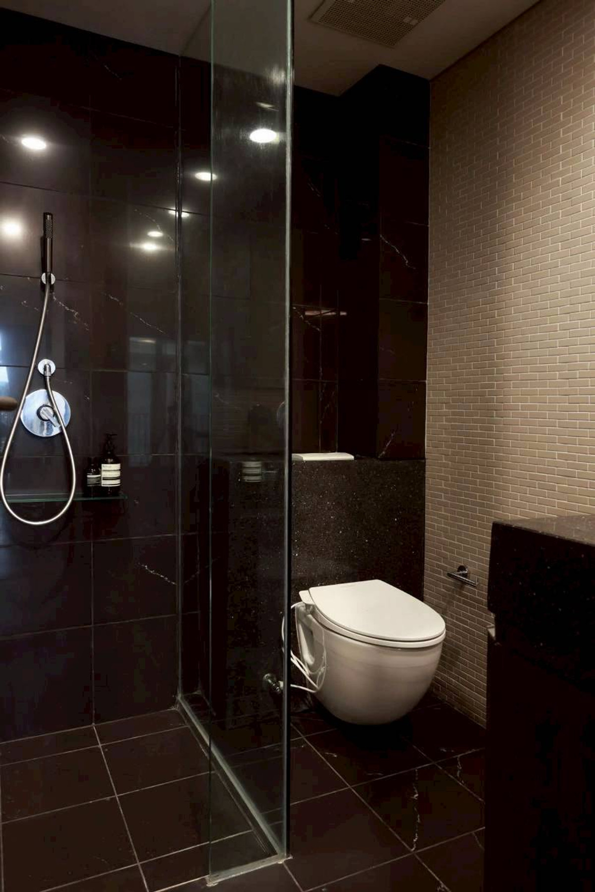 ให้เช่าคอนโดสุขุมวิท อโศก ทองหล่อ : ✅ SMJU105 ✅ Line : @p2nproperty