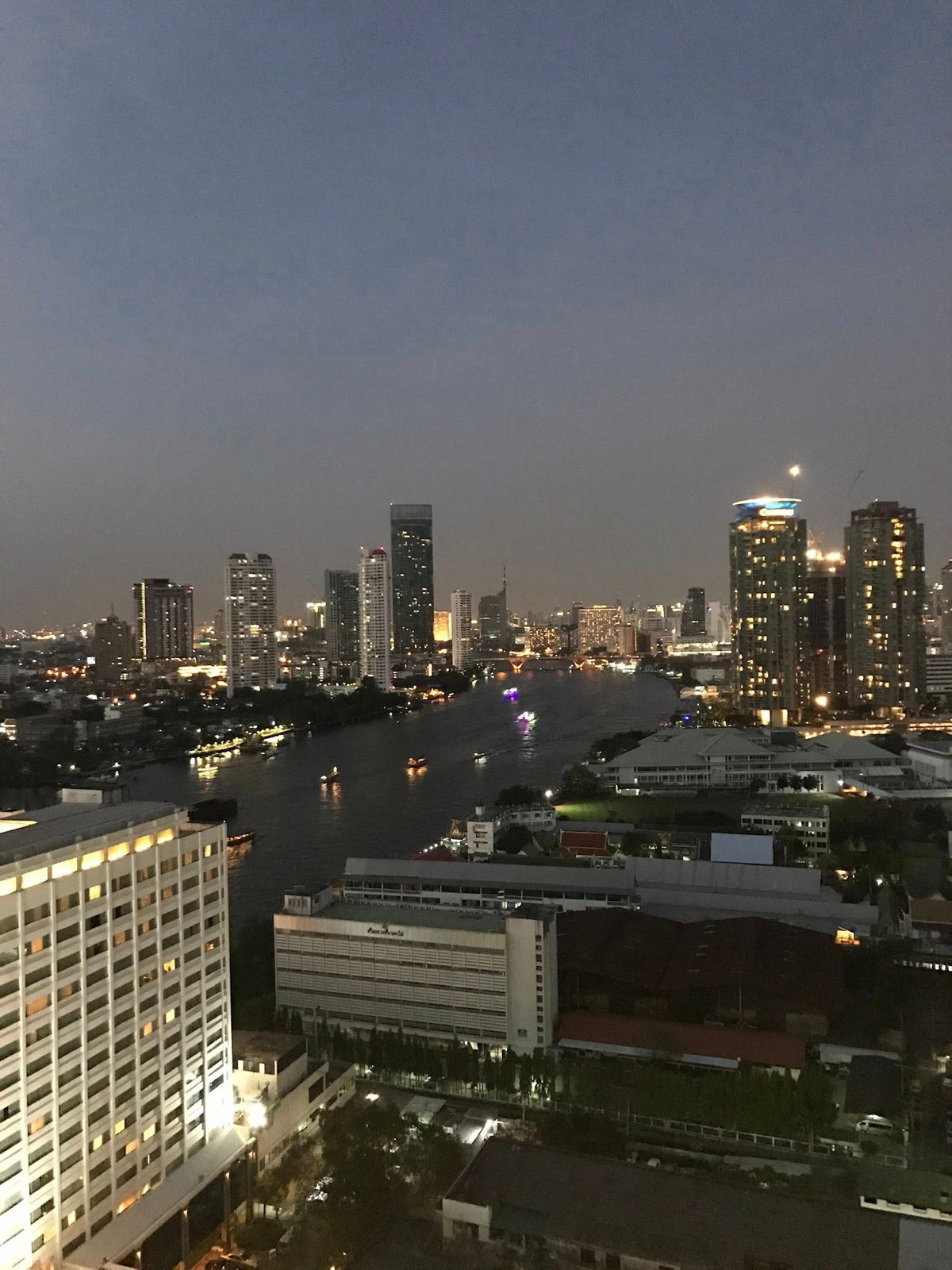 ให้เช่าคอนโดสาทร นราธิวาส : 🔥ให้เช่า แม่น้ำ เรสซิเดนท์ คอนโดมิเนียม ราคา 27,000 บาท/เดือน