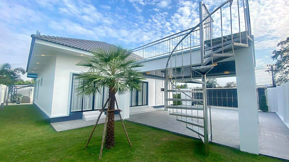 For SaleHousePattaya, Bangsaen, Chonburi : Luxury Pool Villa for Sale Huai Yai, Brand New House with Private Pool Near Sukhumvit Road and Jomtien Beach, Ideal for Investment and Daily Rental