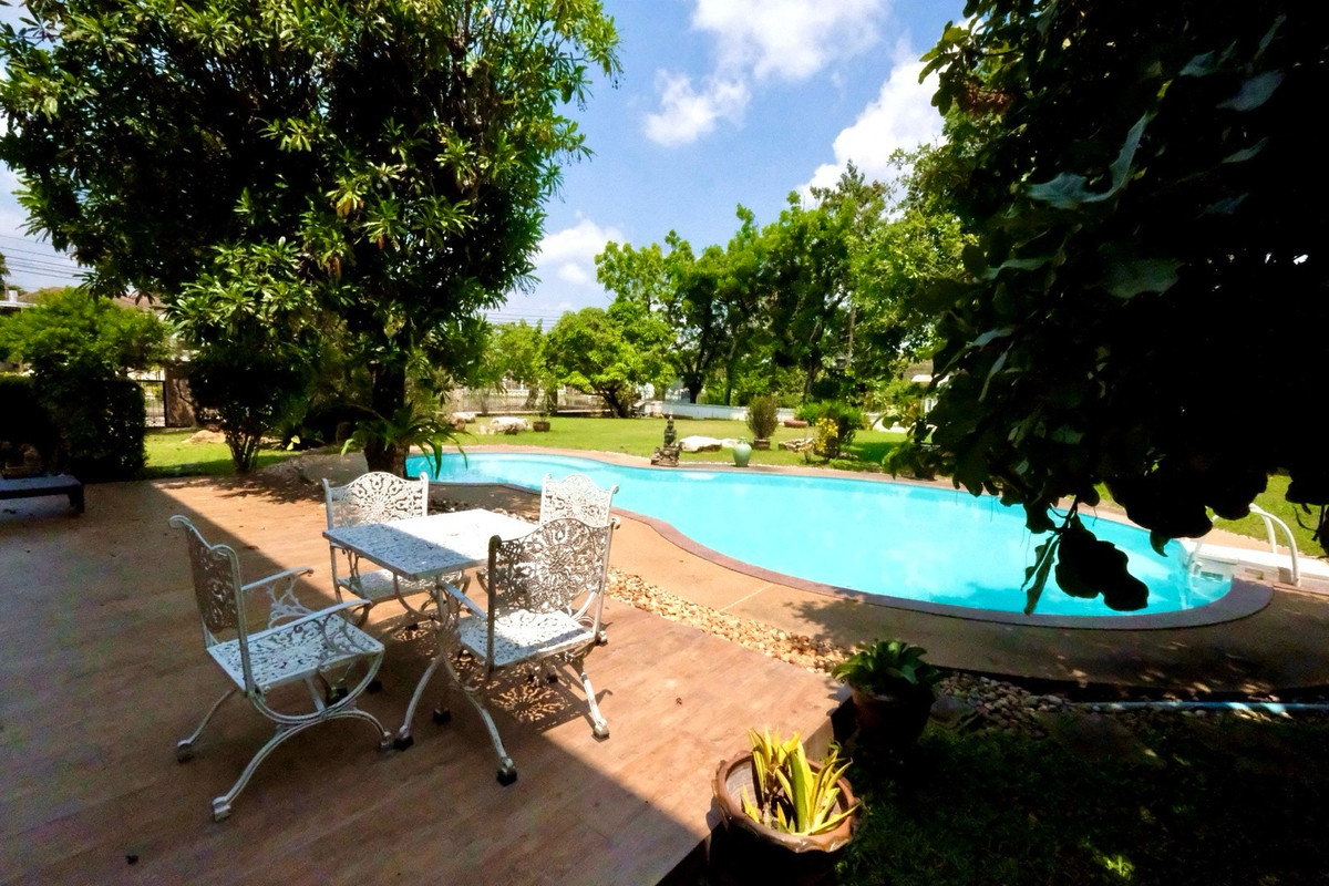 ขายบ้านปิ่นเกล้า จรัญสนิทวงศ์ : ✨คฤหาสน์ส่วนตัว บนพื้นที่1ไร่1งาน2ตร.ว. กรุงเทพ ตลิ่งชัน หมู่บ้าน กฤษดานคร14 (Luxury House Krissadanakorn14)