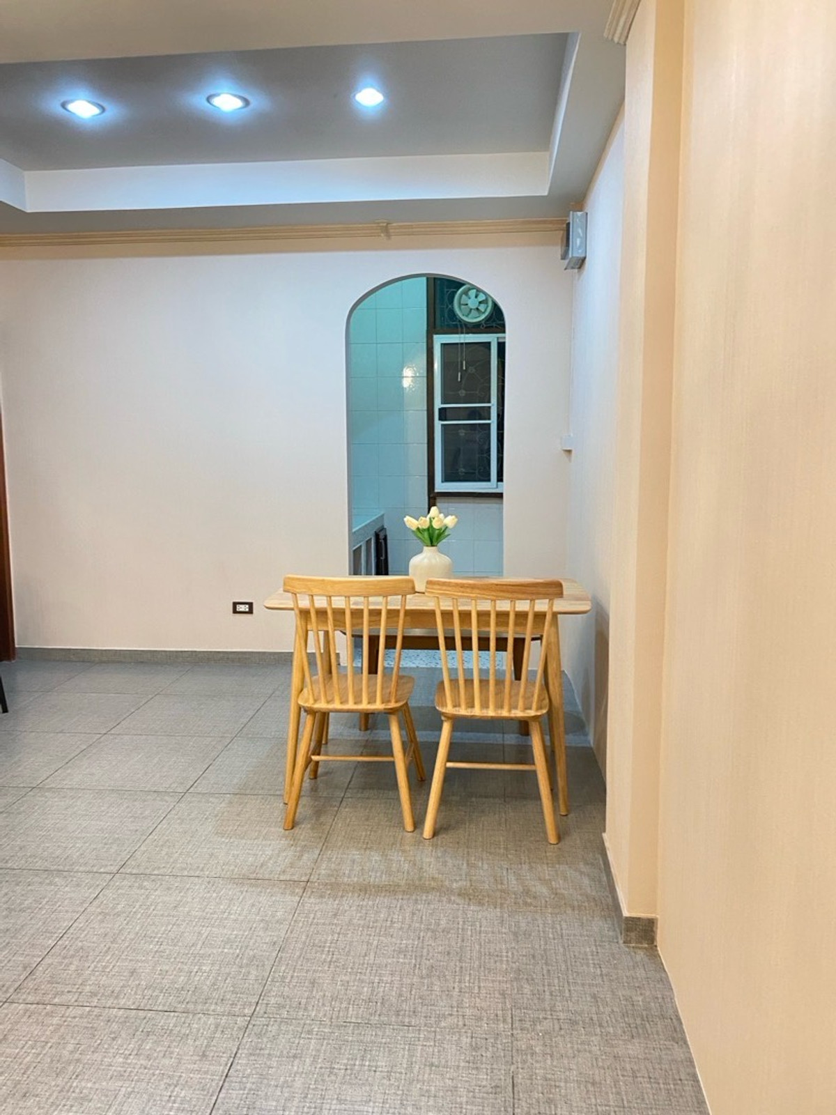 ขายคอนโดบางนา แบริ่ง ลาซาล : ขายคอนโดชั้น 1 มีสวน  2ห้องนอน 58ตร.ม กึ่งกลางรถไฟสามสาย 