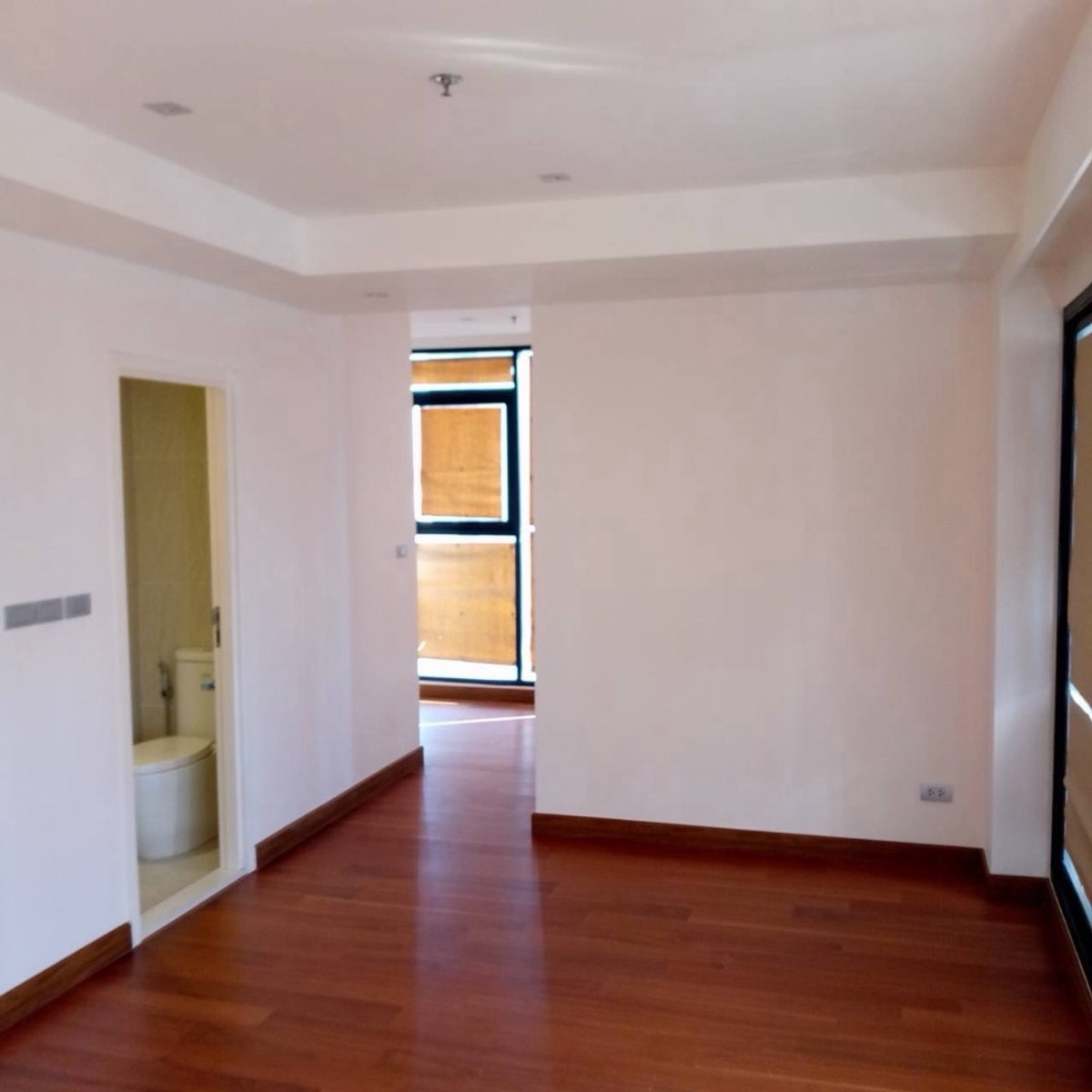 ขายคอนโดสาทร นราธิวาส : คอนโด 2 ห้องนอน พร้อมอยู่ ใกล้ BTS สะพานตากสิน วิวเมือง ทำเลเจริญกรุง เชื่อมสาทร เหมาะอยู่อาศัยและลงทุน