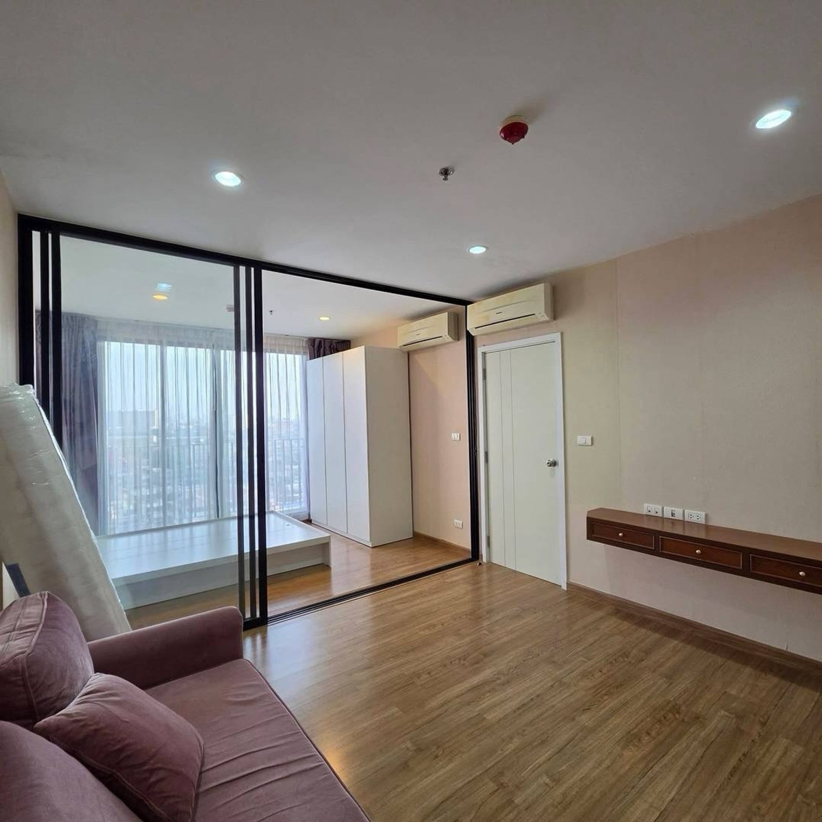 For RentCondoBang Sue, Wong Sawang, Tao Pun : 🔥Rare Item! The Tree Interchange, 1 bedroom, city view + 1 car parking space, the best value in this area.