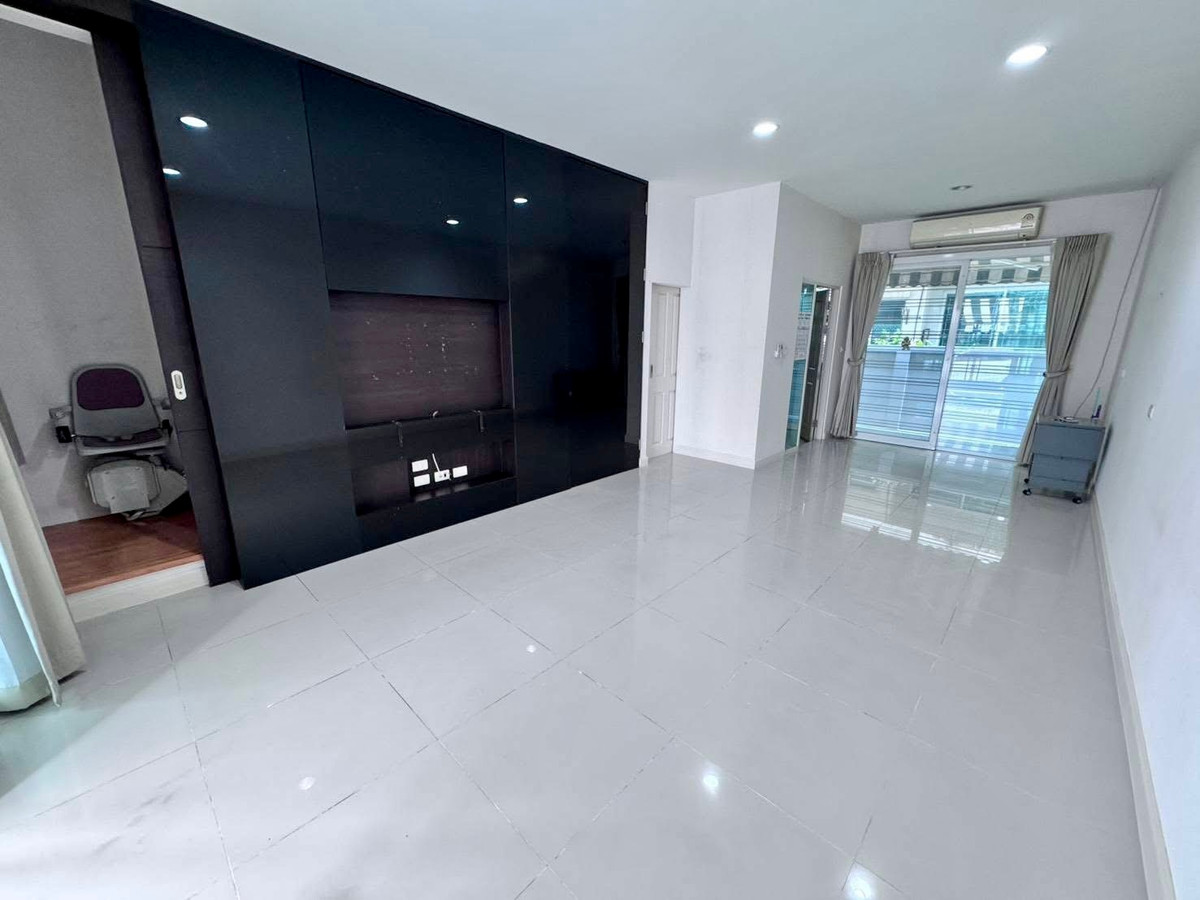 For SaleTownhomePattanakan, Srinakarin : Baan Klang Muang S-Sense Srinakarin / 3 bedrooms (for sale), Baan Klang Muang S-Sense Srinakarin /3 Bedrooms (FOR SALE) GNG055