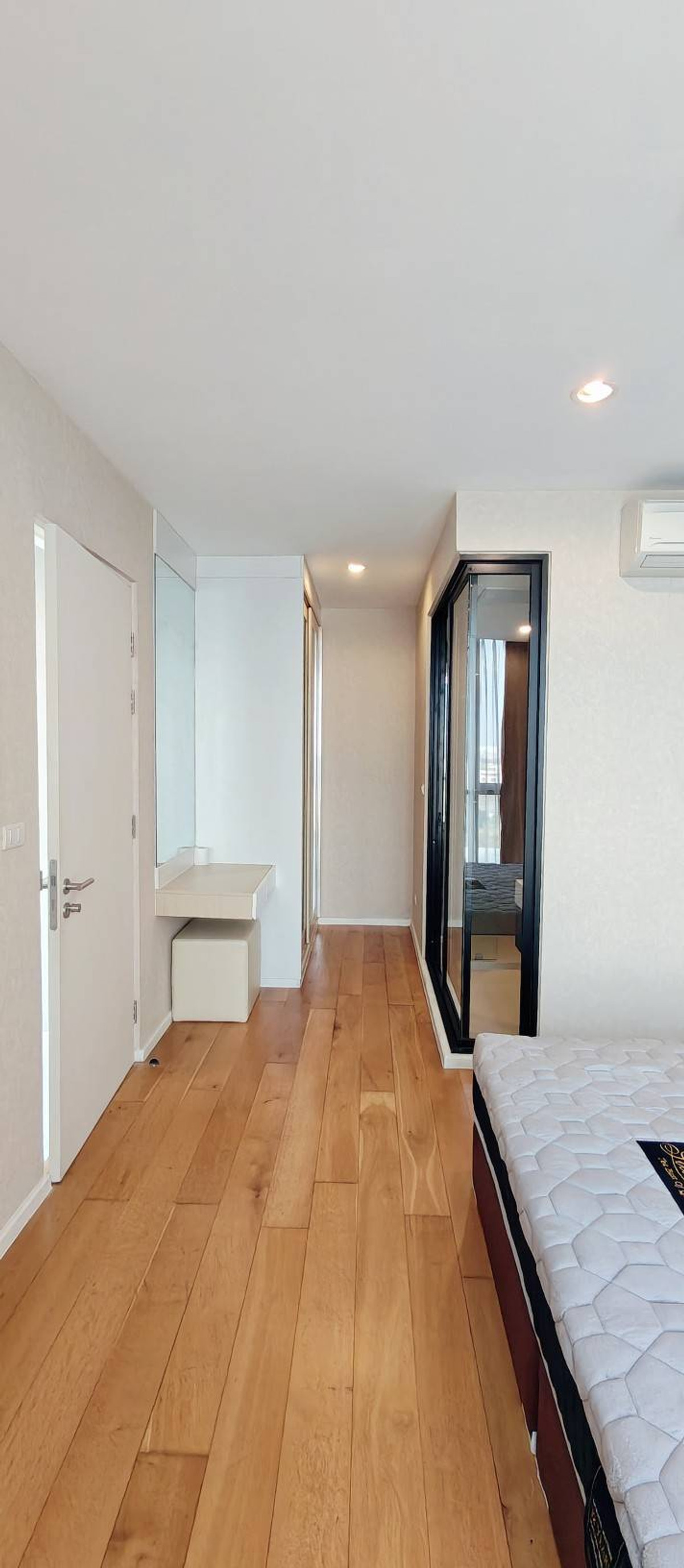 For RentCondoSukhumvit, Asoke, Thonglor : For rent, Up Ekamai (77.48 sq m.), 2 bedrooms, 2 bathrooms, beautifully decorated, ready to move in.